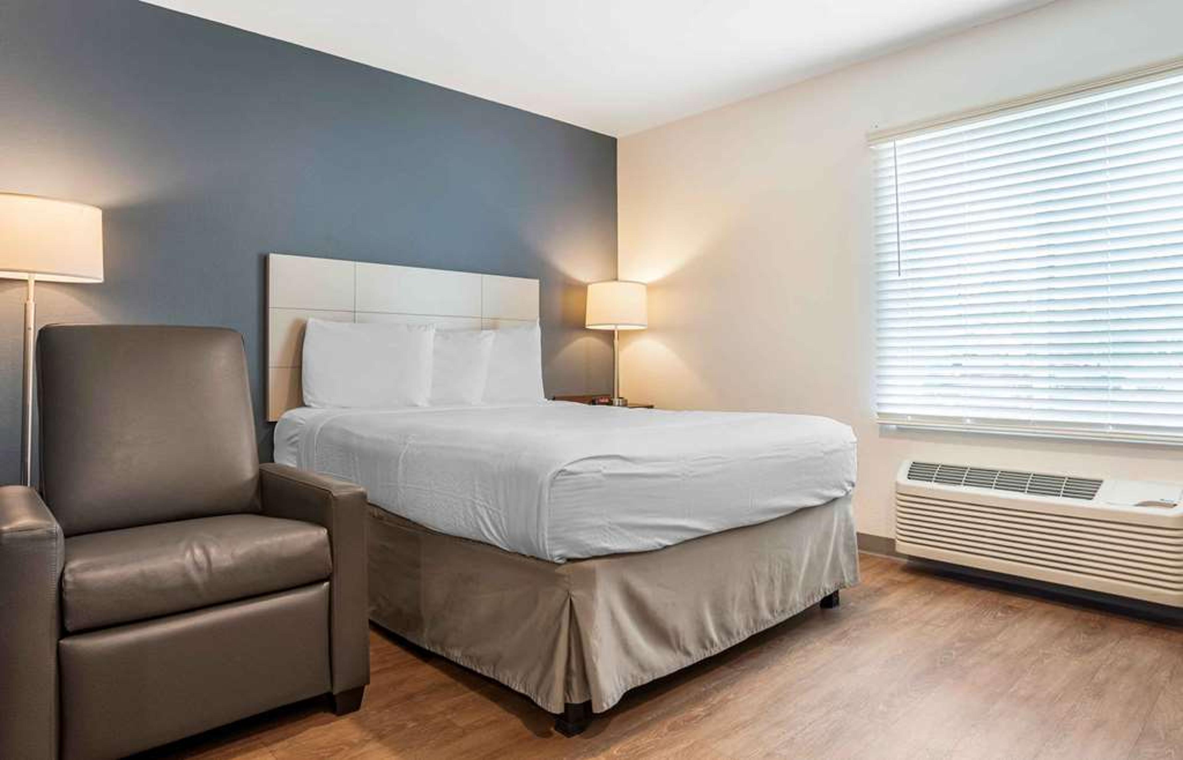 EXTENDED STAY AMERICA SUITES