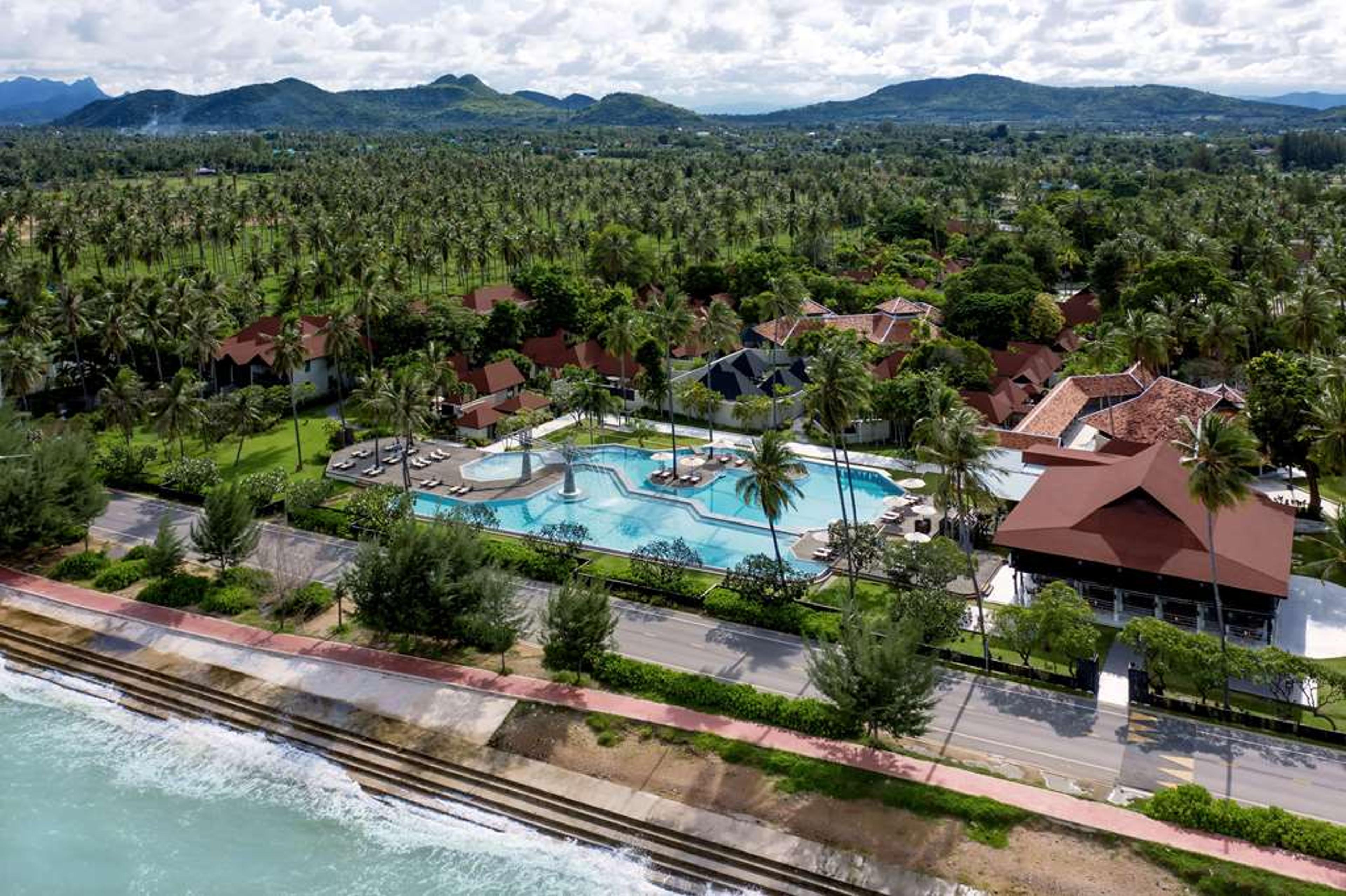 WYNDHAM HUA HIN PRANBURI RESORT & V