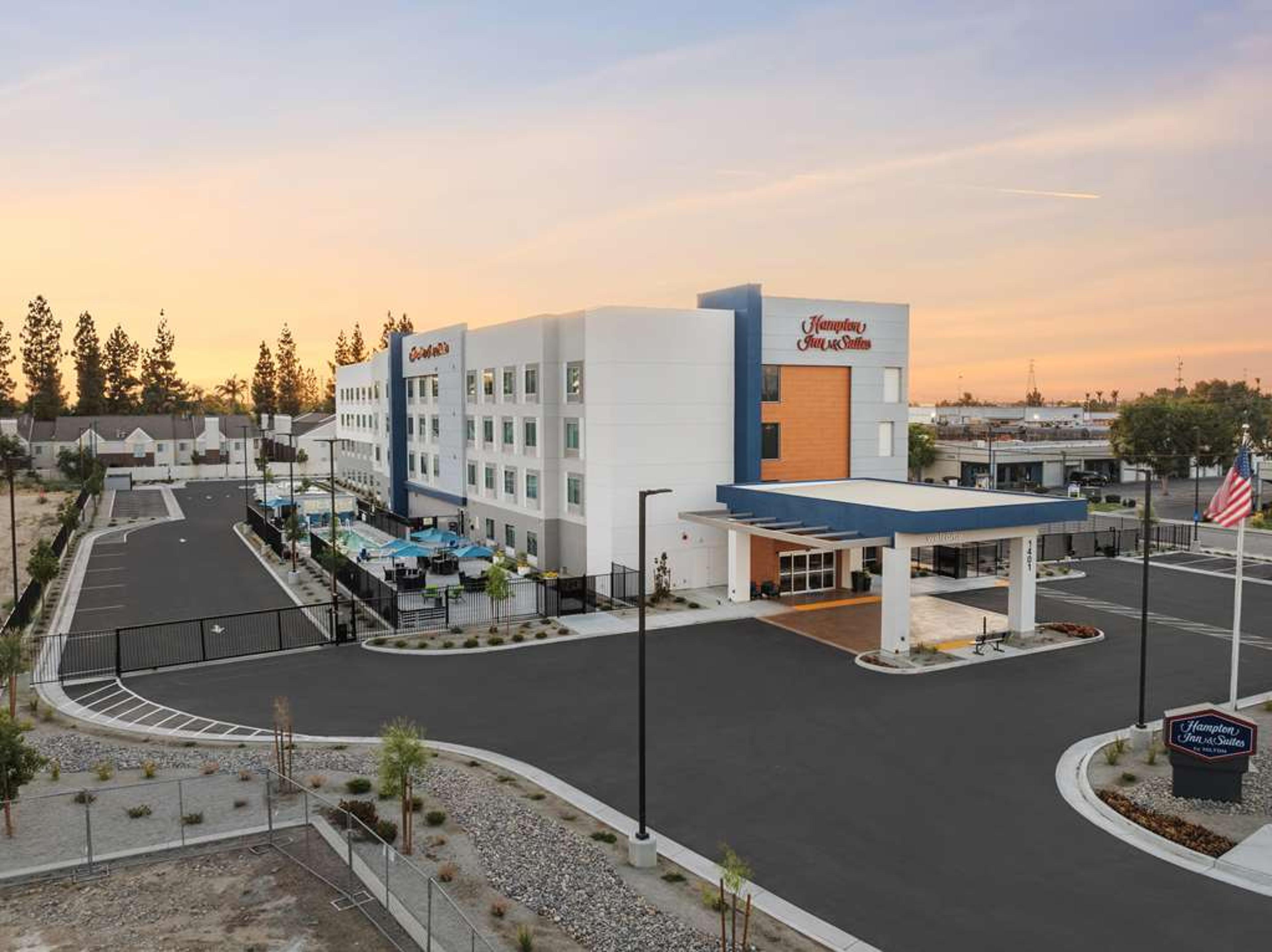 HAMPTON INN AND SUITES BFL CENTRAL