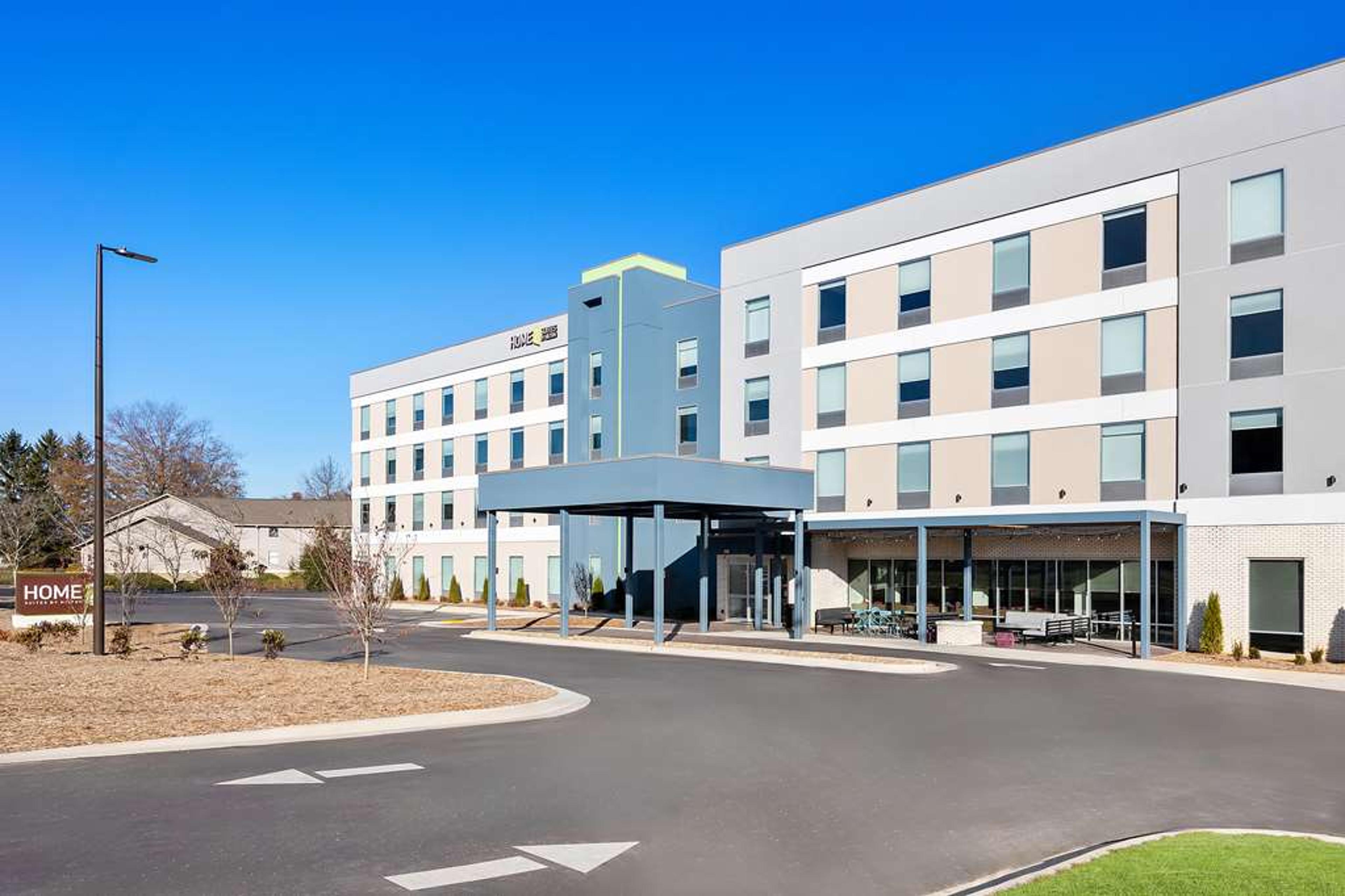 HOME2 SUITES HILTON HENDERSONVILLE