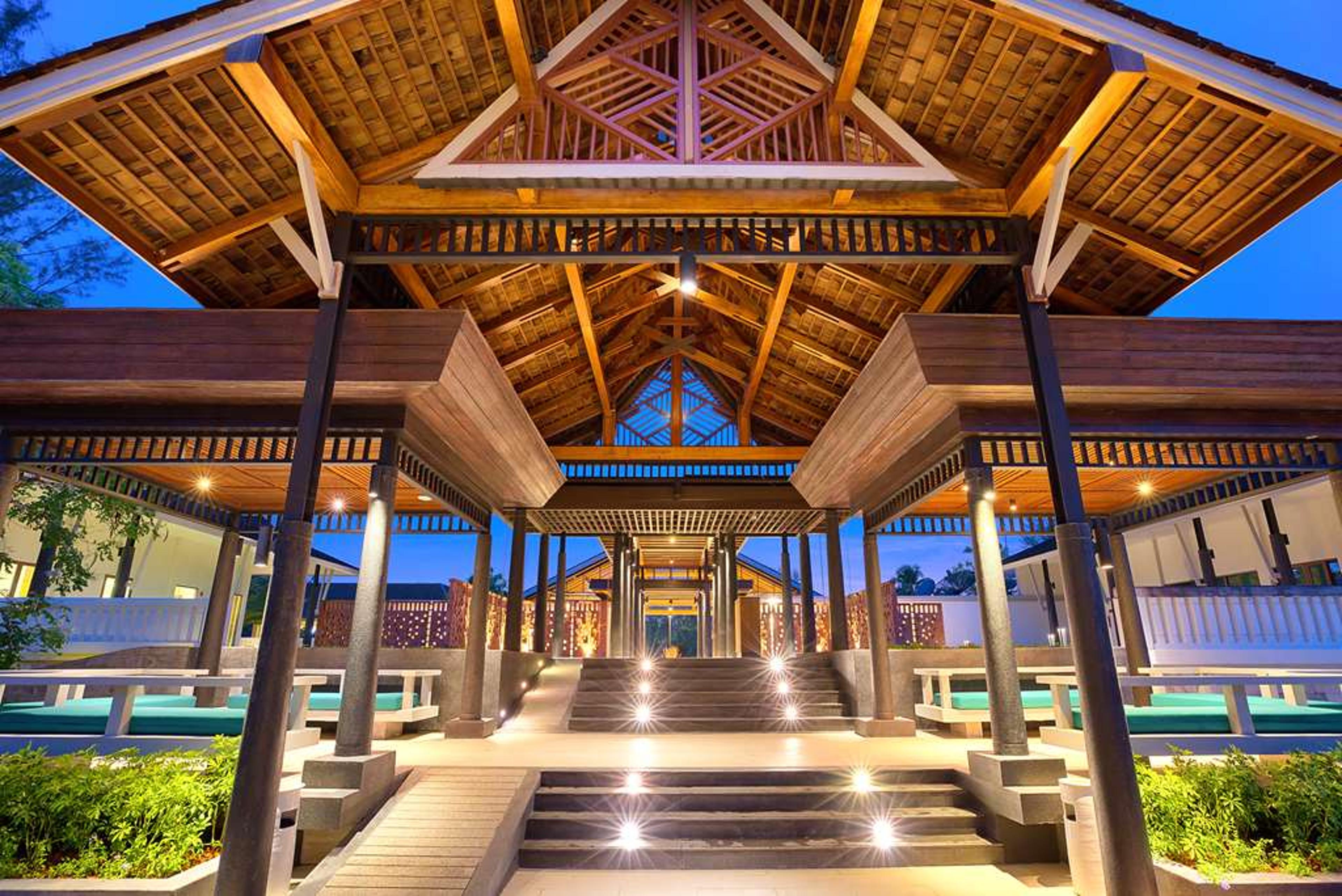 OUTRIGGER KHAO LAK BEACH