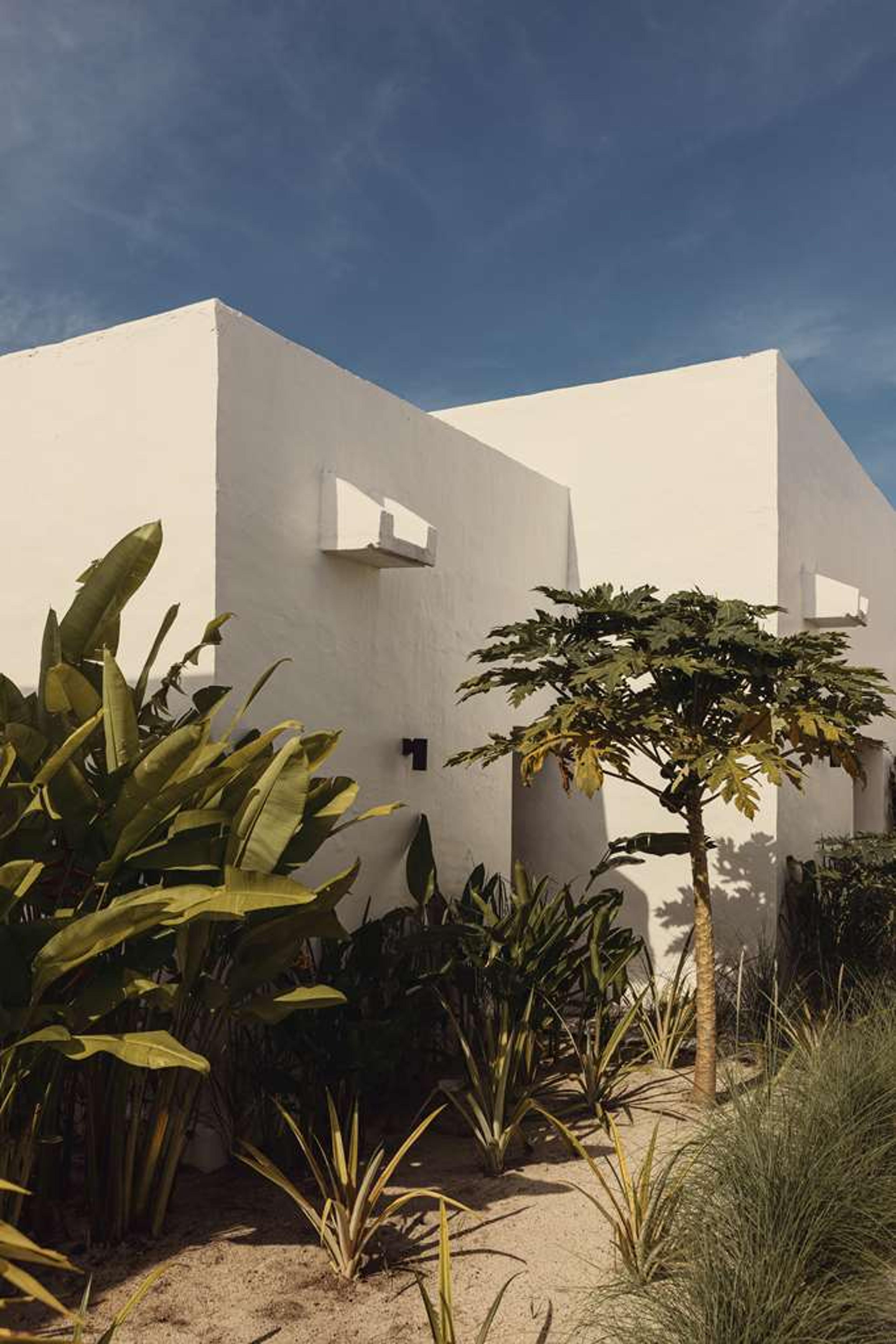 AMBER LOMBOK BEACH RESORT BY CROSS