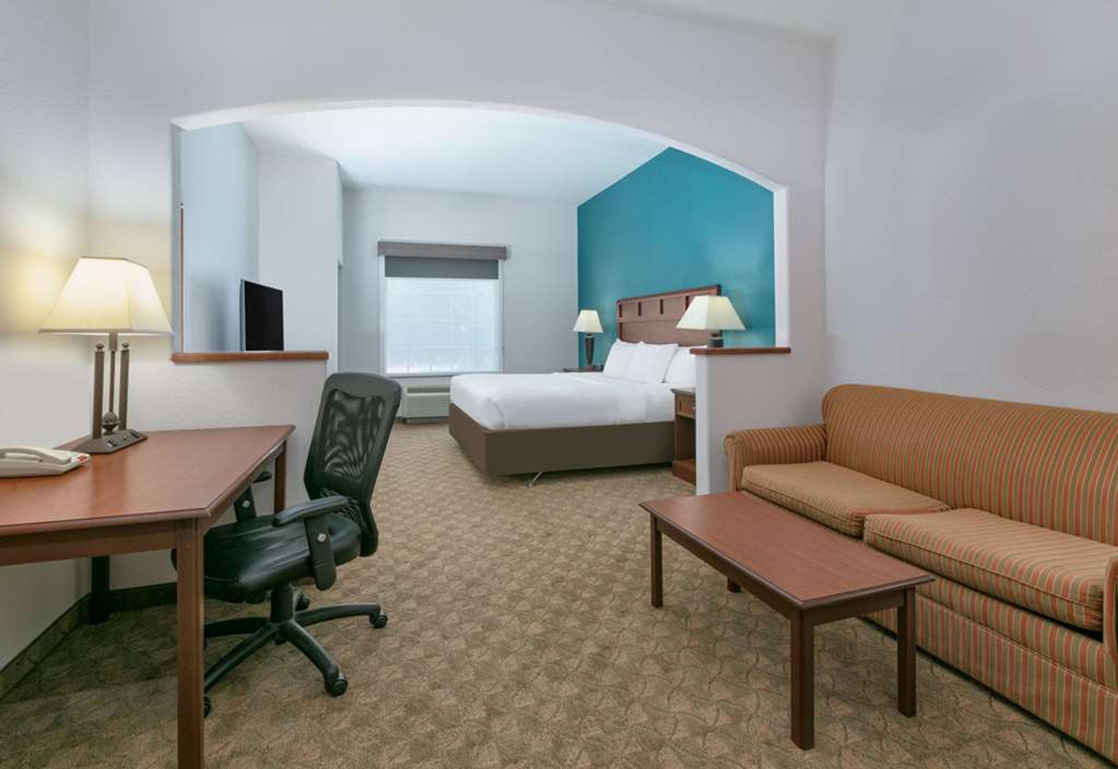 BAYMONT INN AND SUITES BY WYNDHAM G