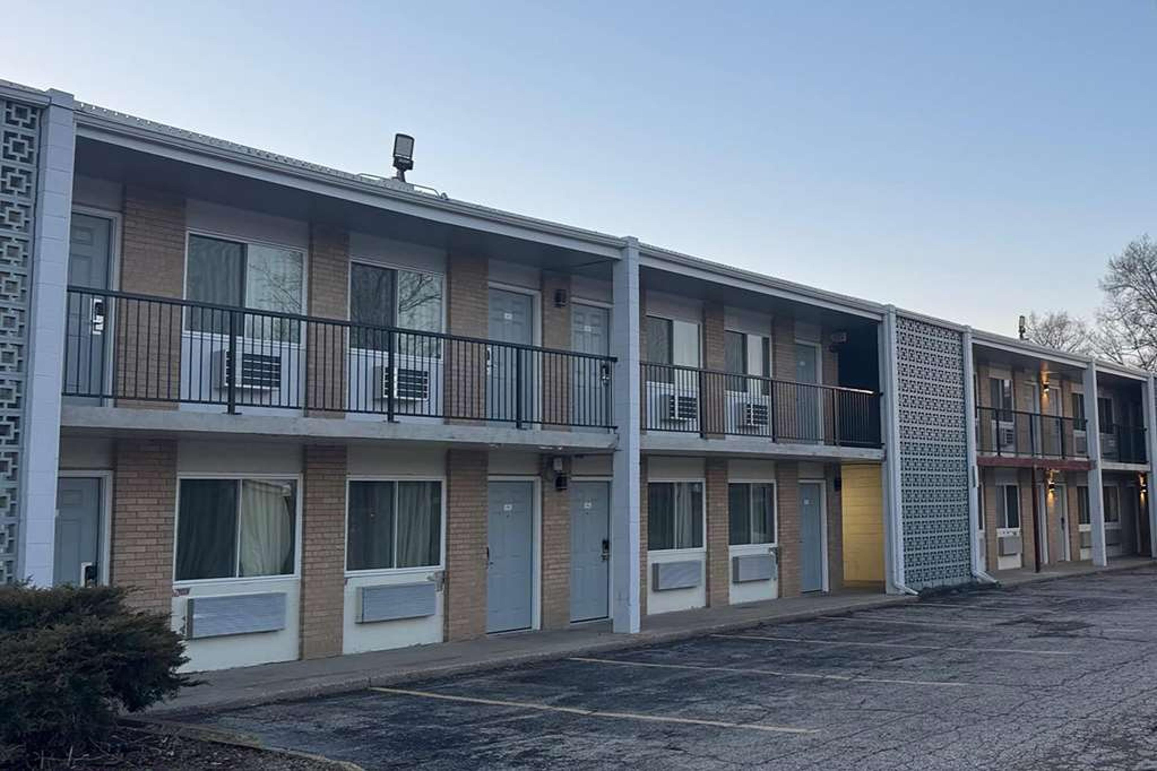 SUPER 8 BY WYNDHAM ROCKFORD SOUTH