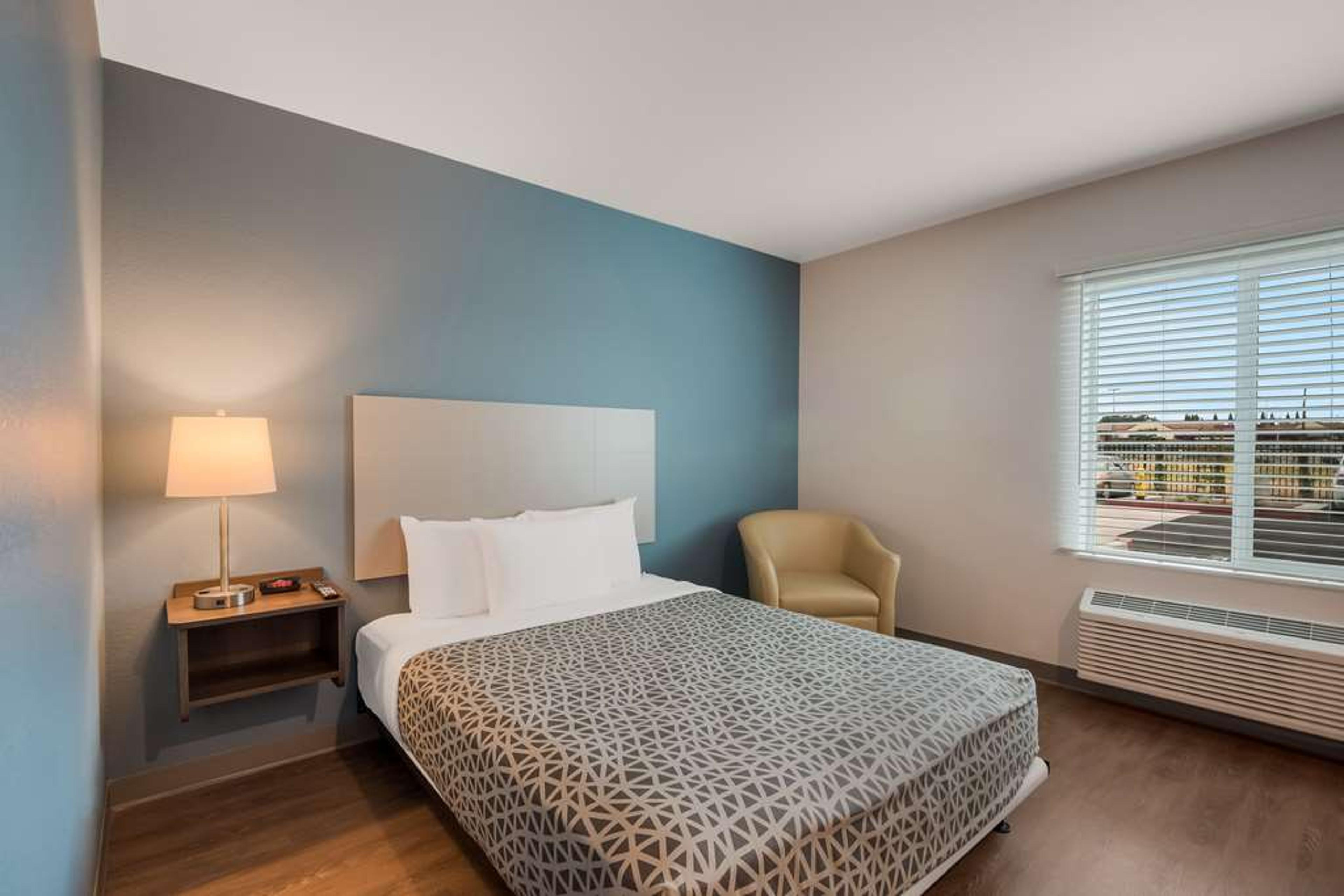 WOODSPRING SUITES BELLFLOWER - LOS