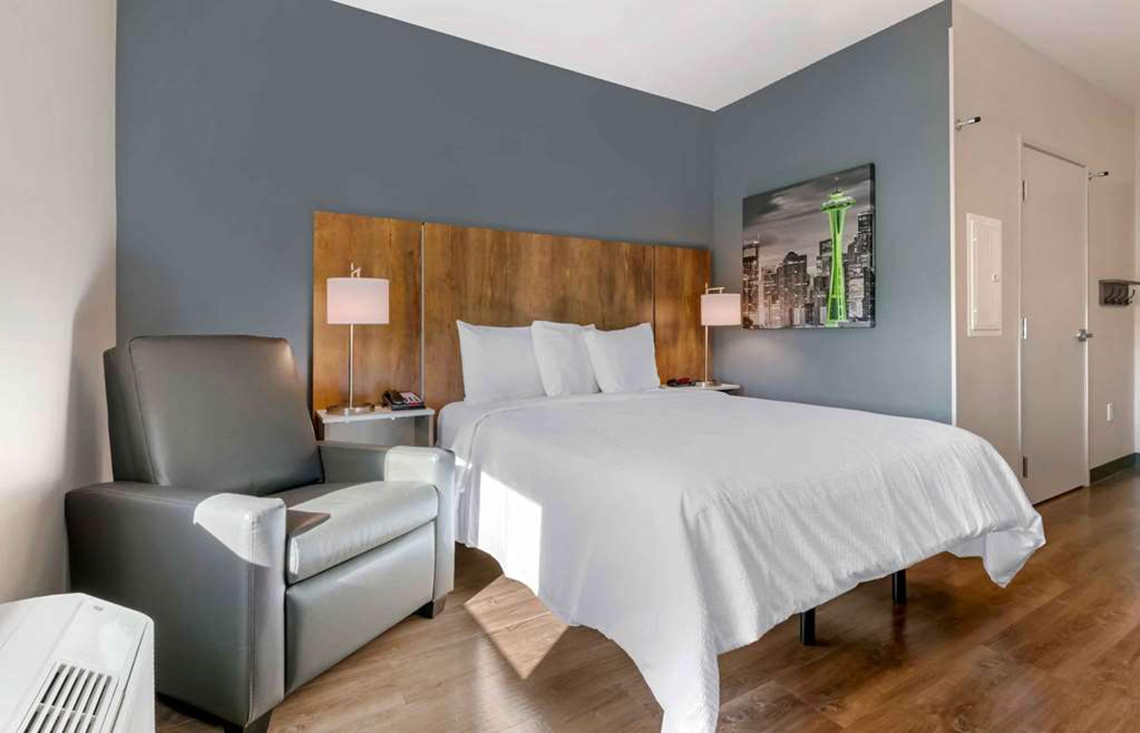 EXTENDED STAY AMERICA SUITES