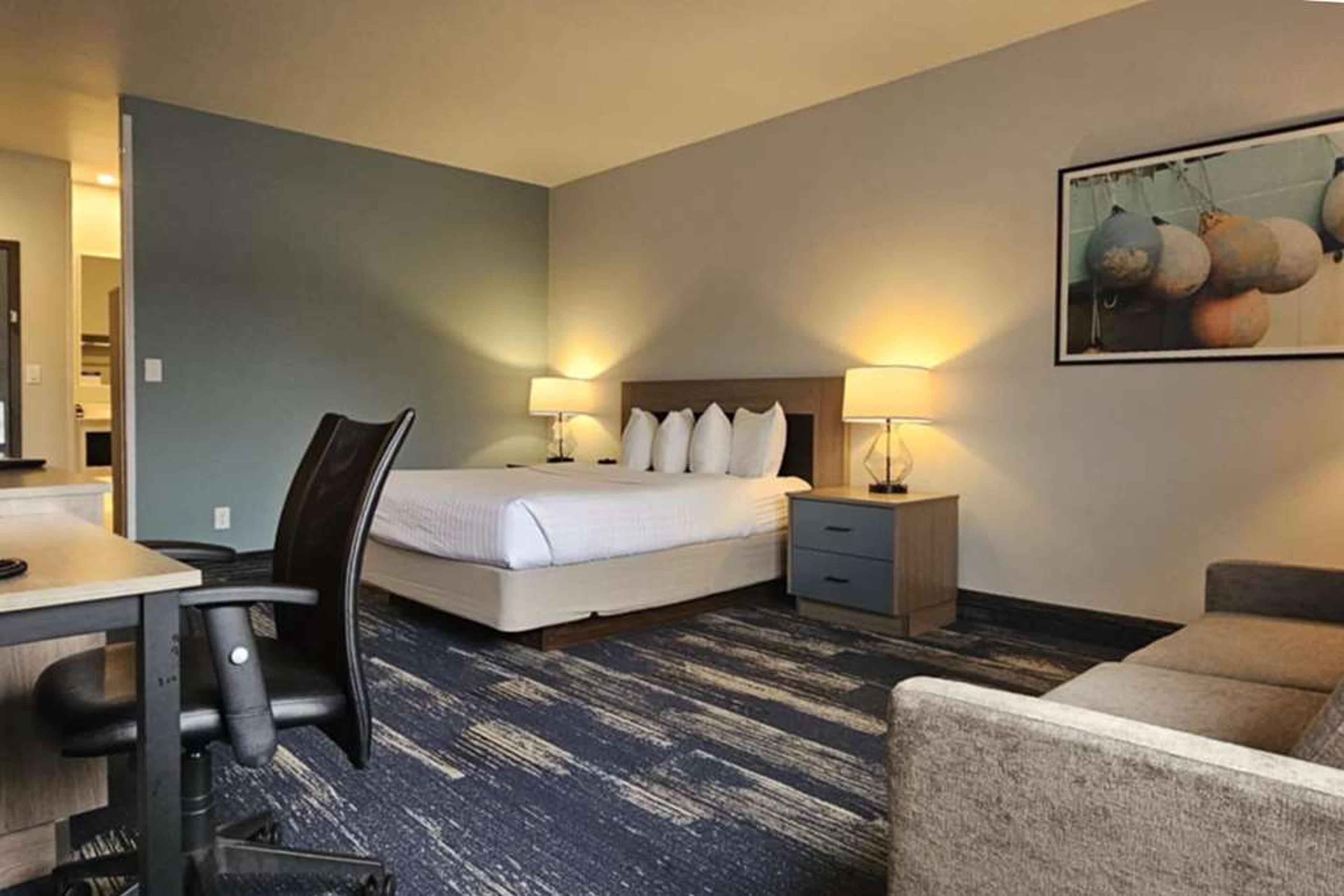 EDGEWATER INN AND SUITES AN ASCEND