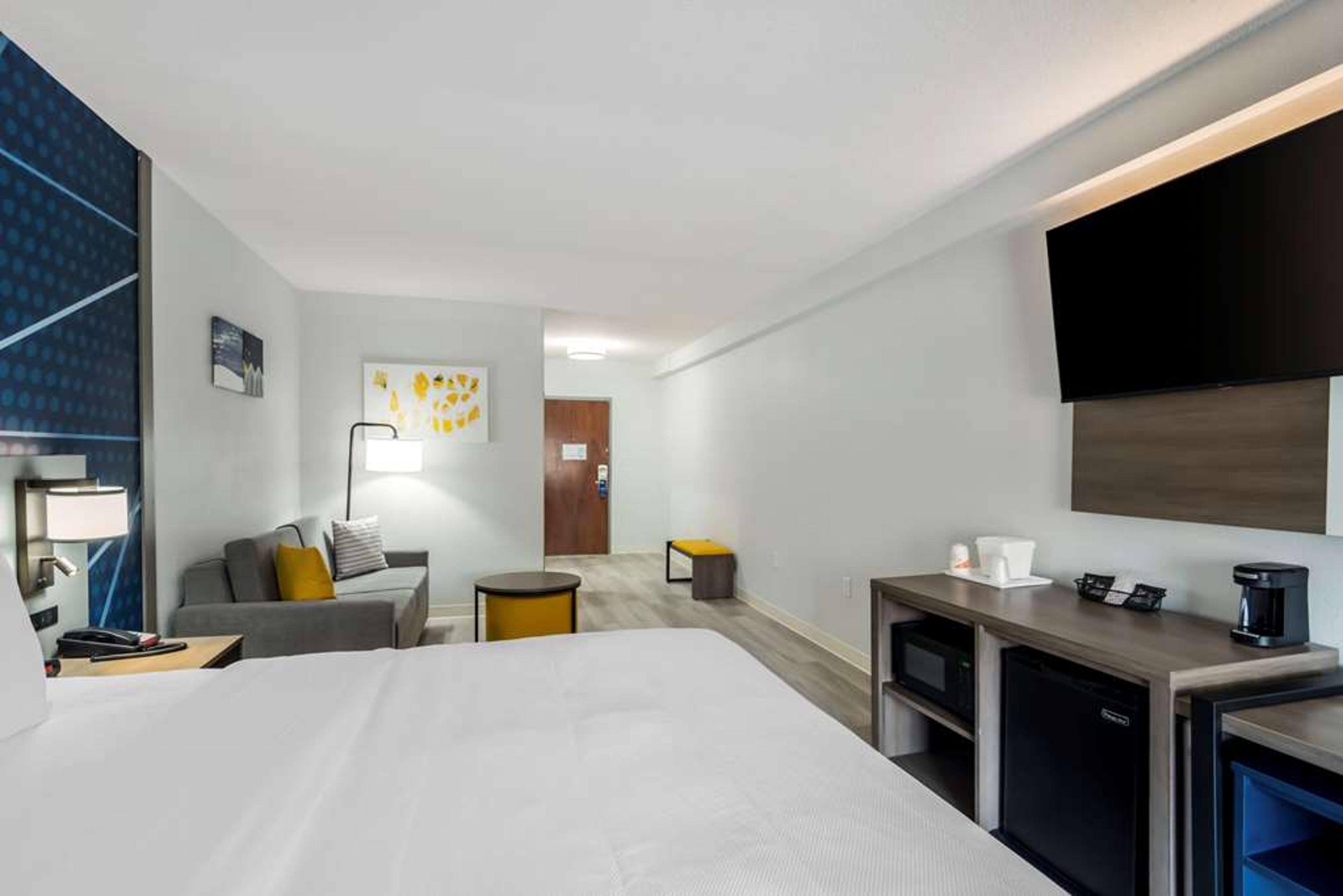 COMFORT INN AND SUITES LEXINGTON
