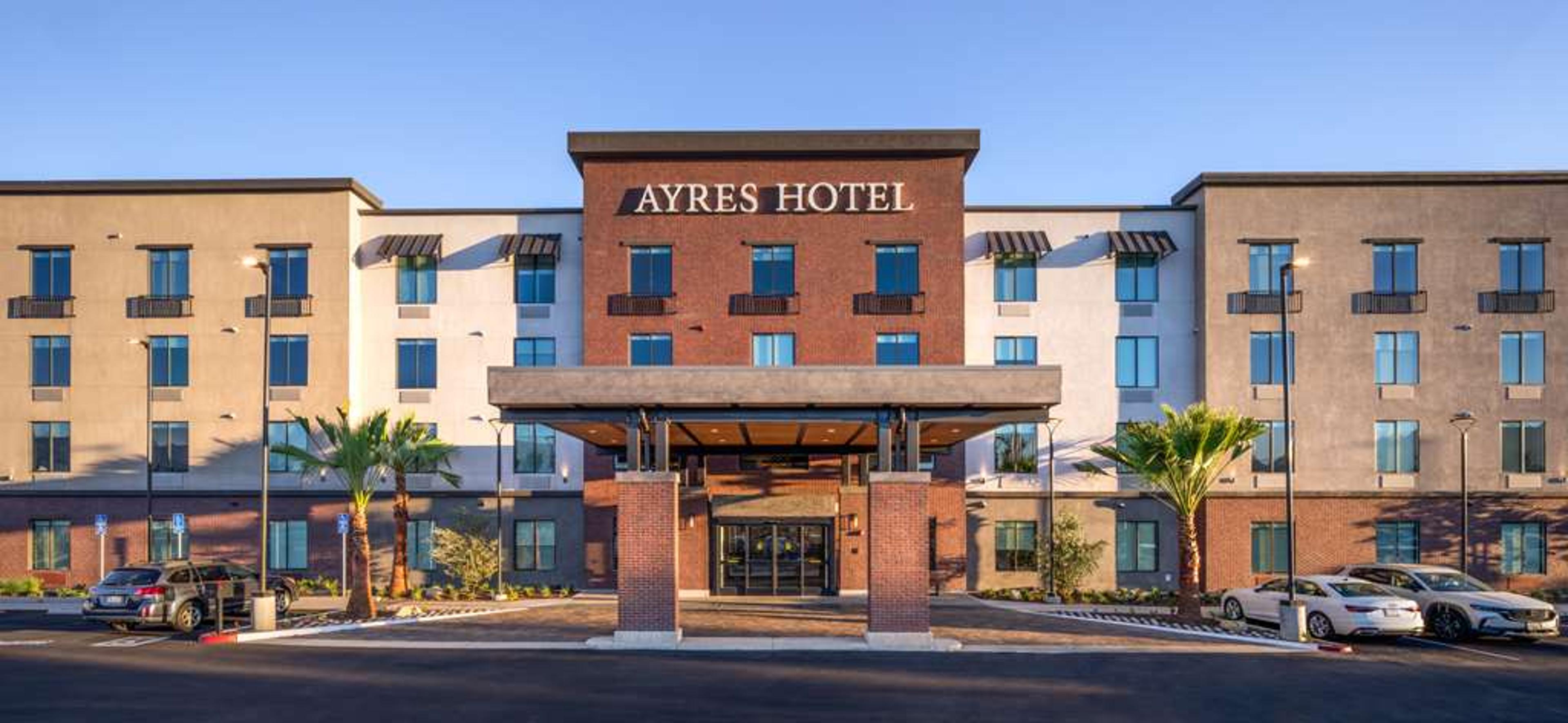 AYRES HOTEL RIALTO FONTANA