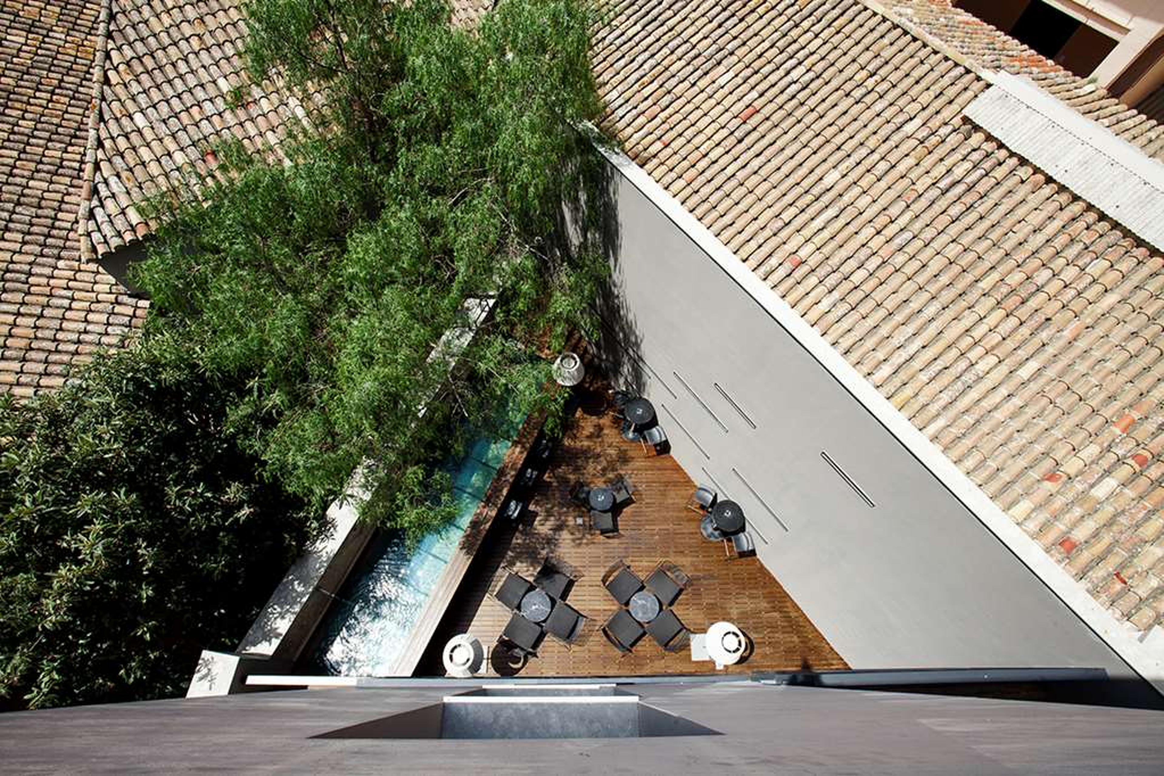 CARO HOTEL