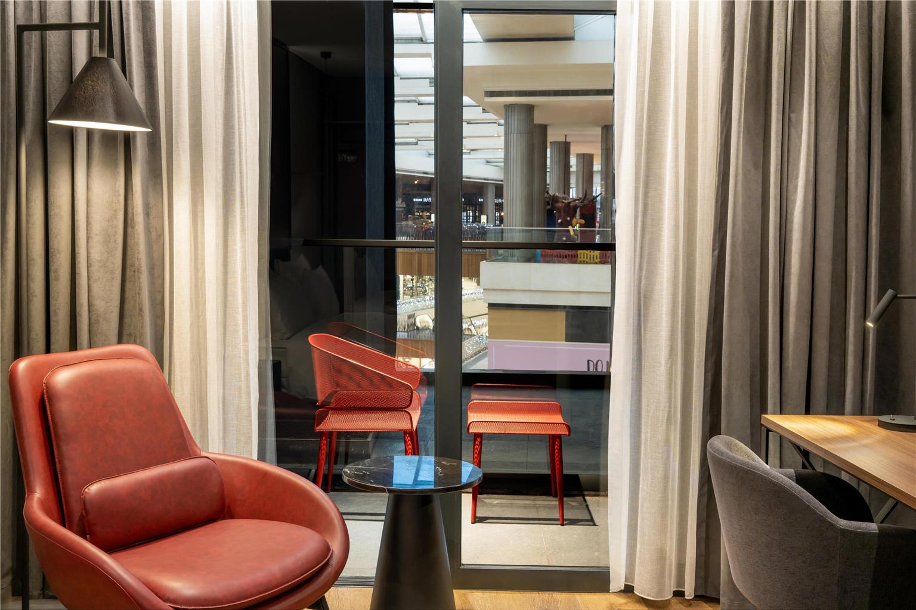RADISSON RED IZMIR POINT BORNOVA