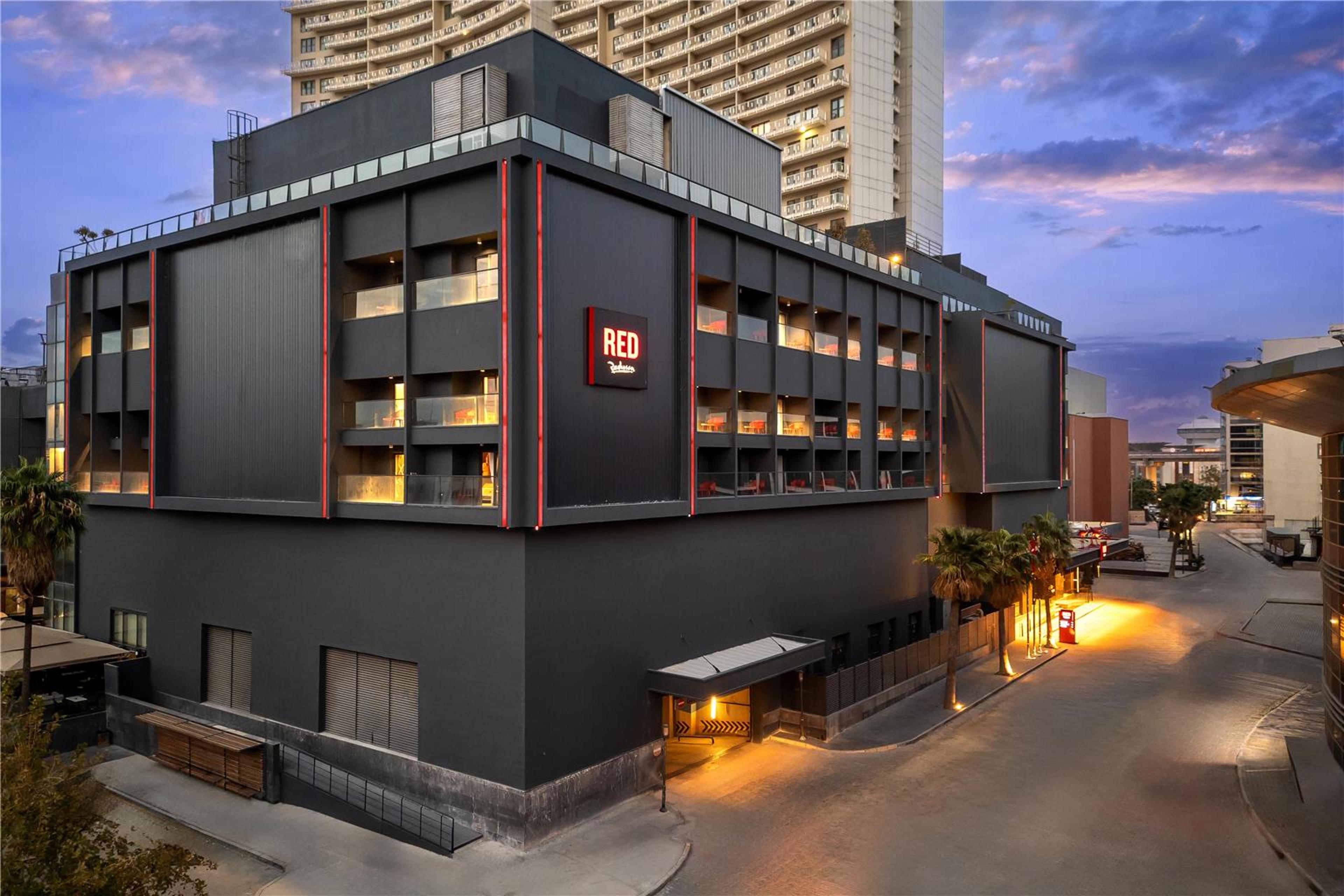 RADISSON RED IZMIR POINT BORNOVA