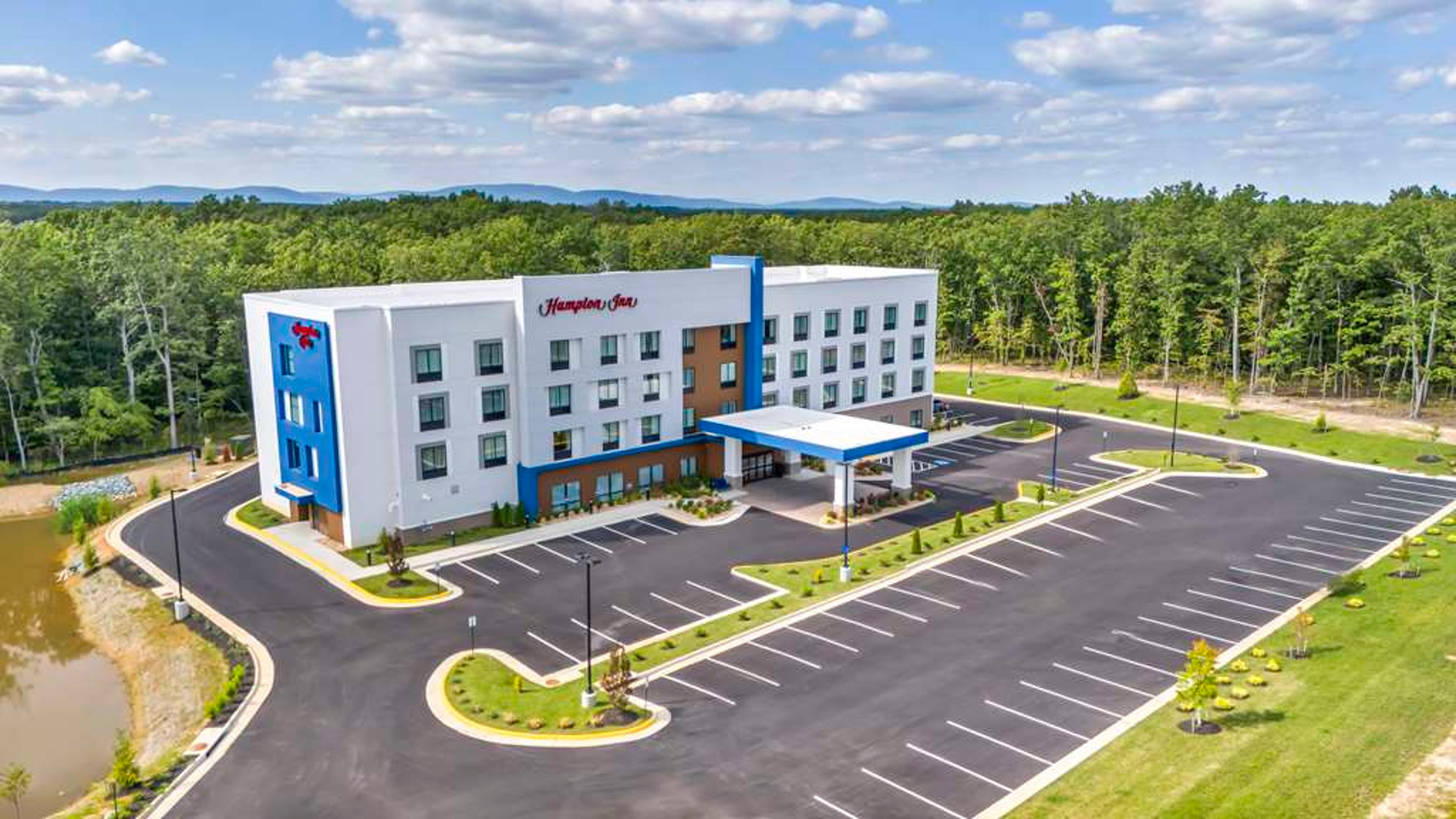 HAMPTON INN ZION CROSSROADS