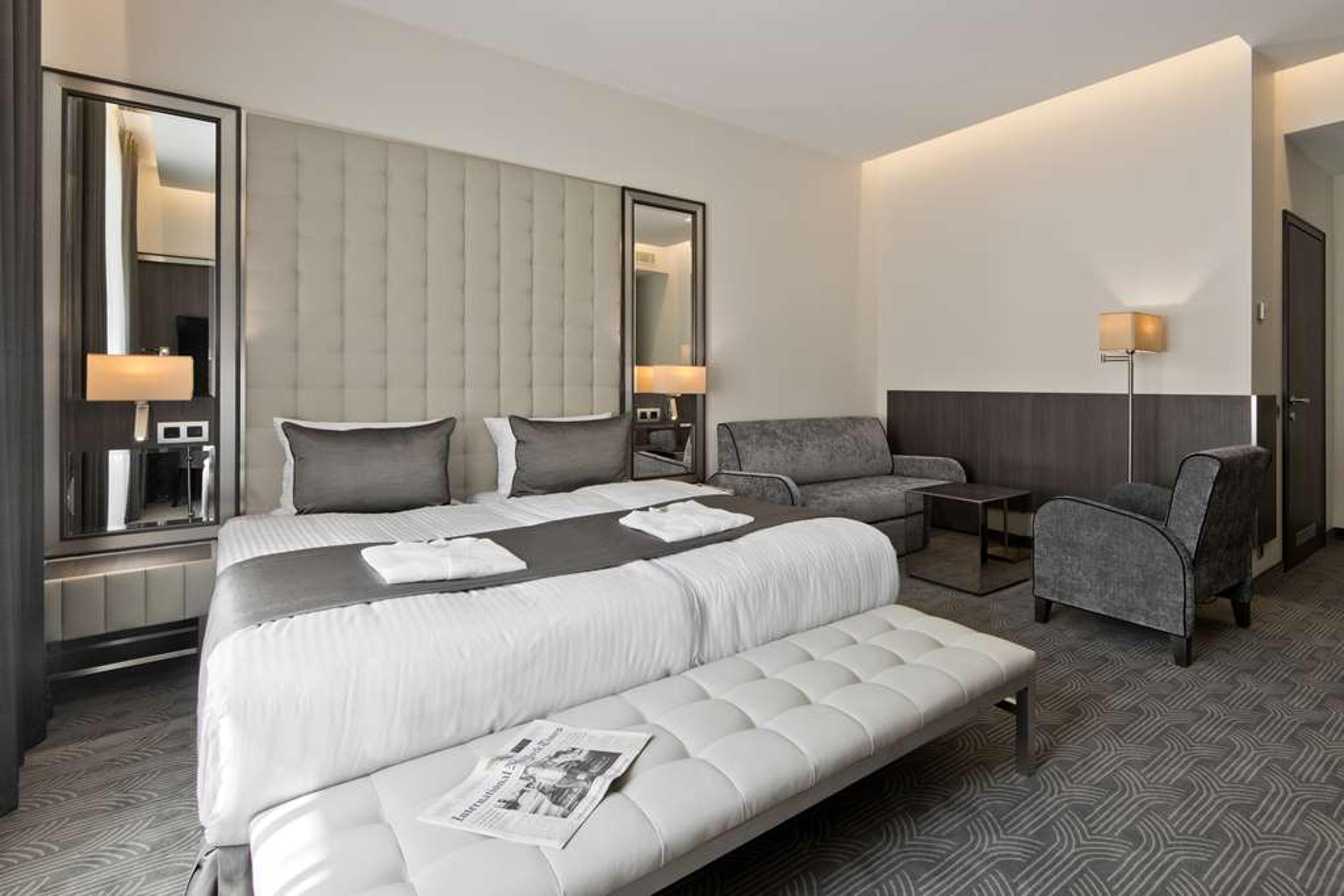 CONGRESS AVENUE HOTEL