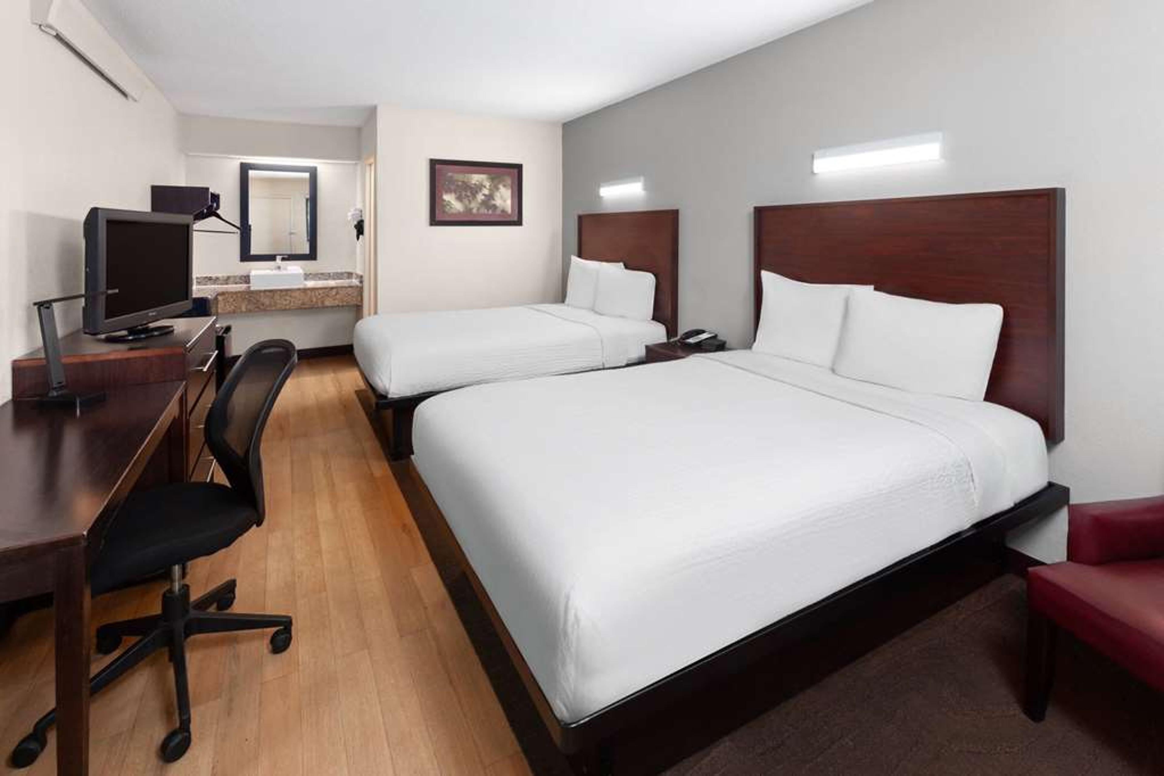 TRAVELODGE BY WYNDHAM PEORIA
