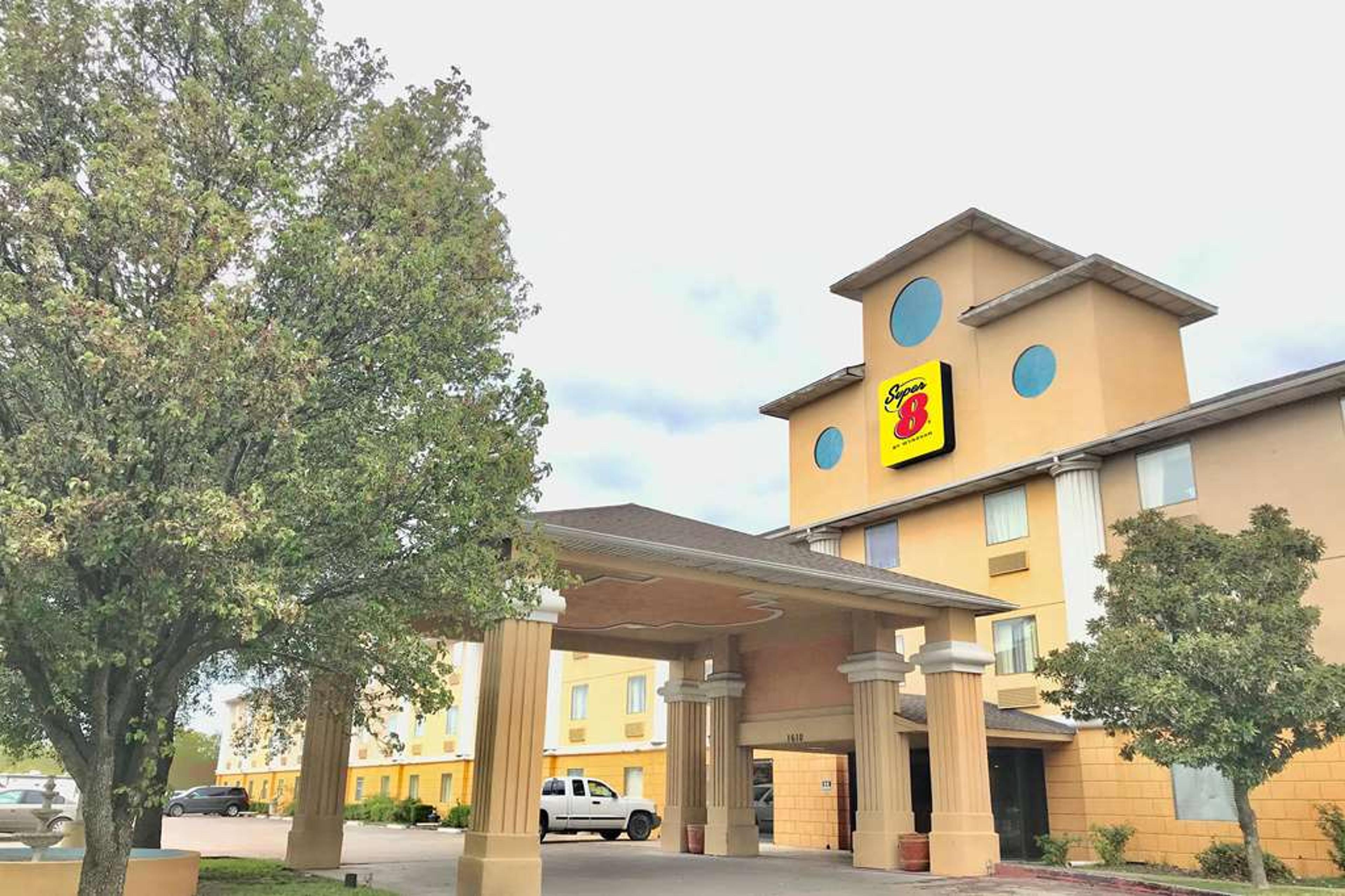 SUPER 8 BY WYNDHAM TEMPLE I-35