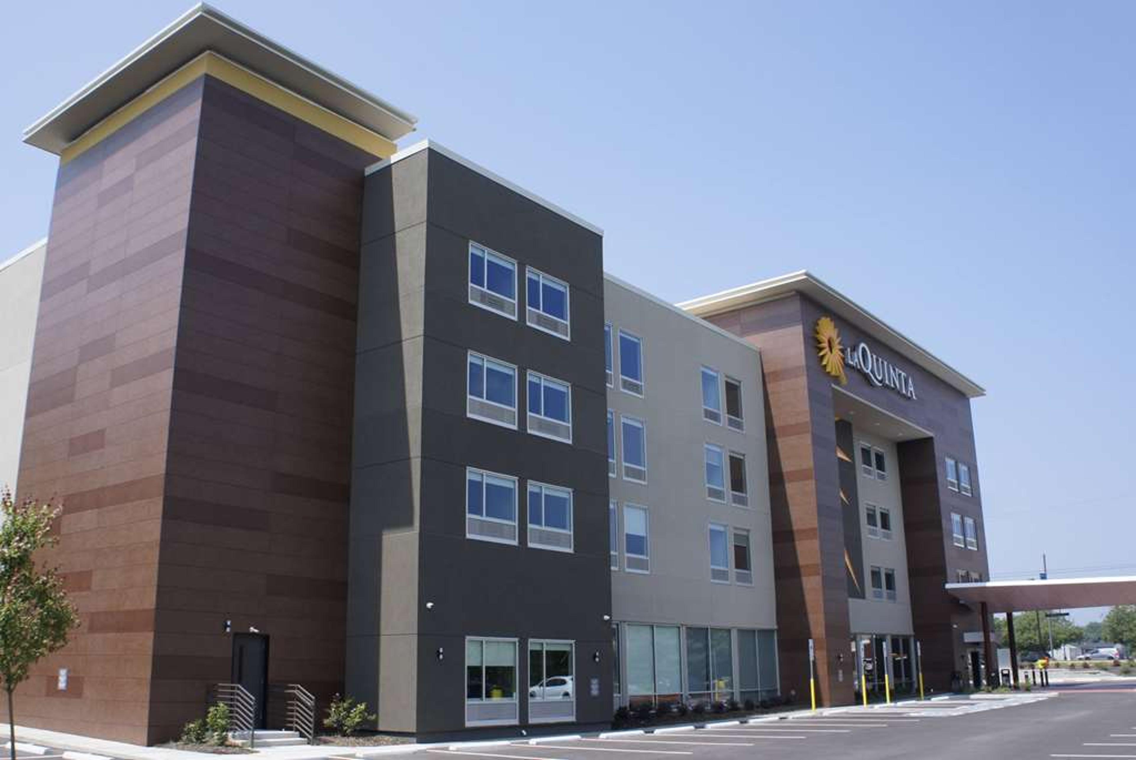 LA QUINTA INN & SUITES BY WYNDHAM M