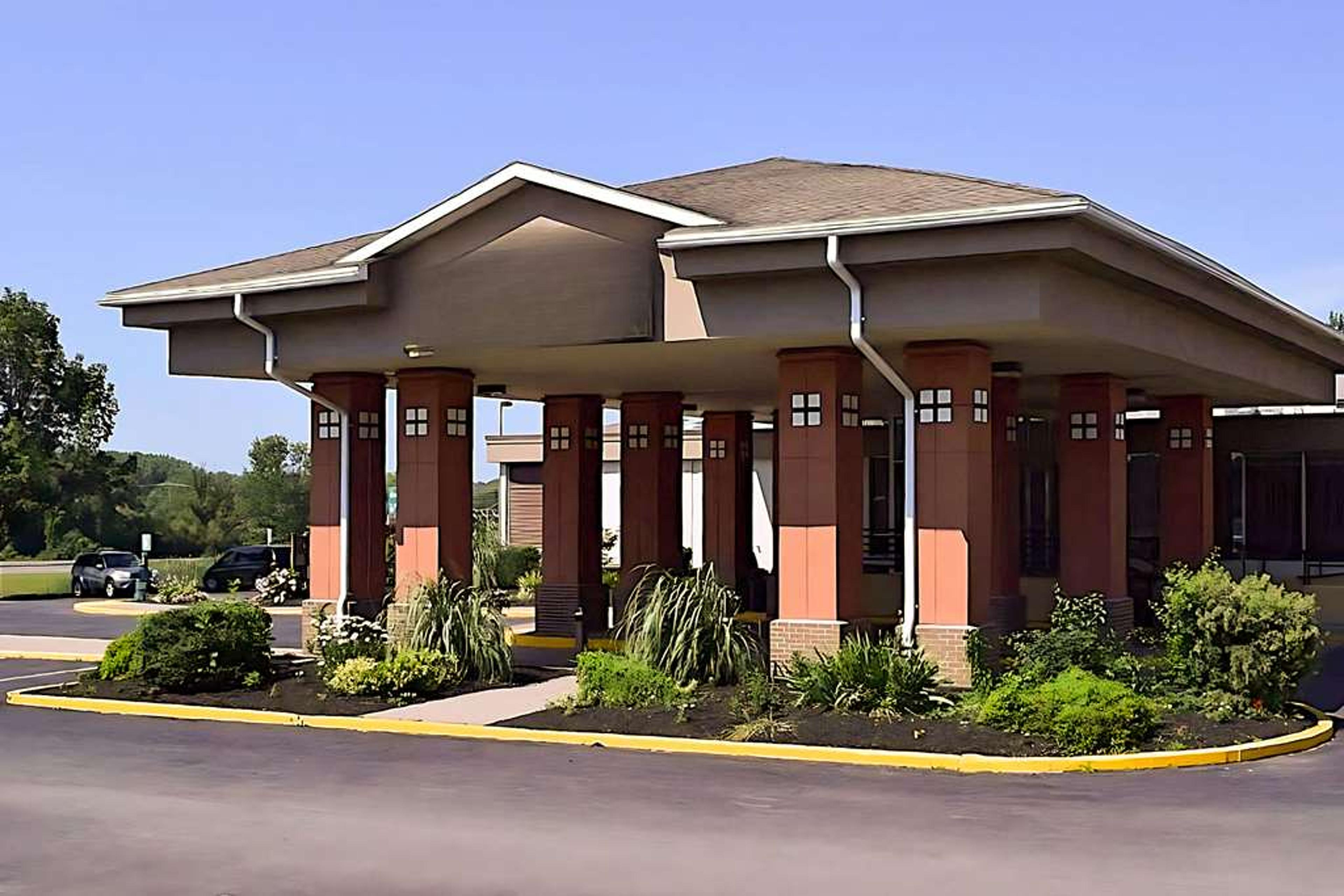 QUALITY INN AND SUITES EAST SYRACUS