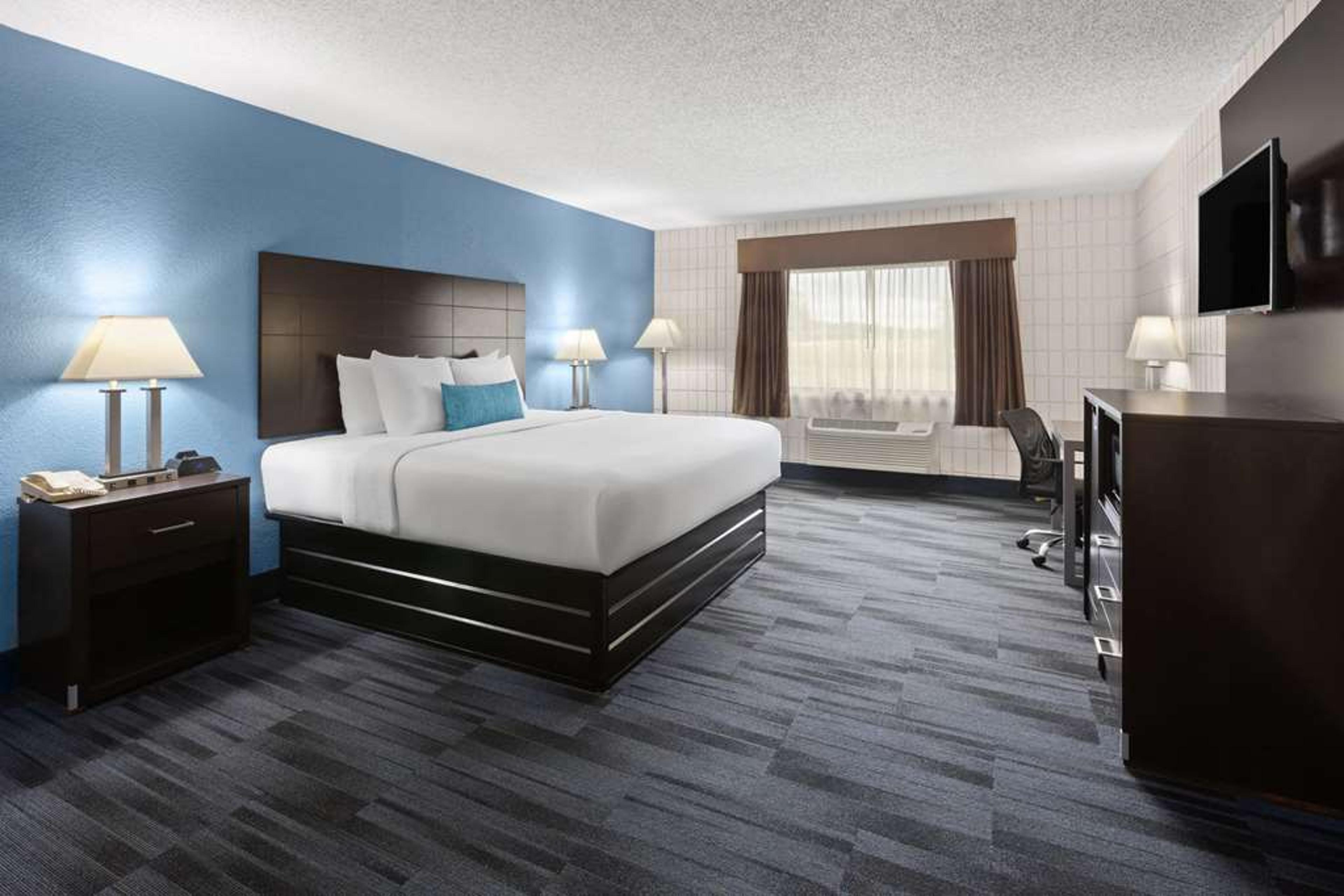 BAYMONT INN AND SUITES BY WYNDHAM F