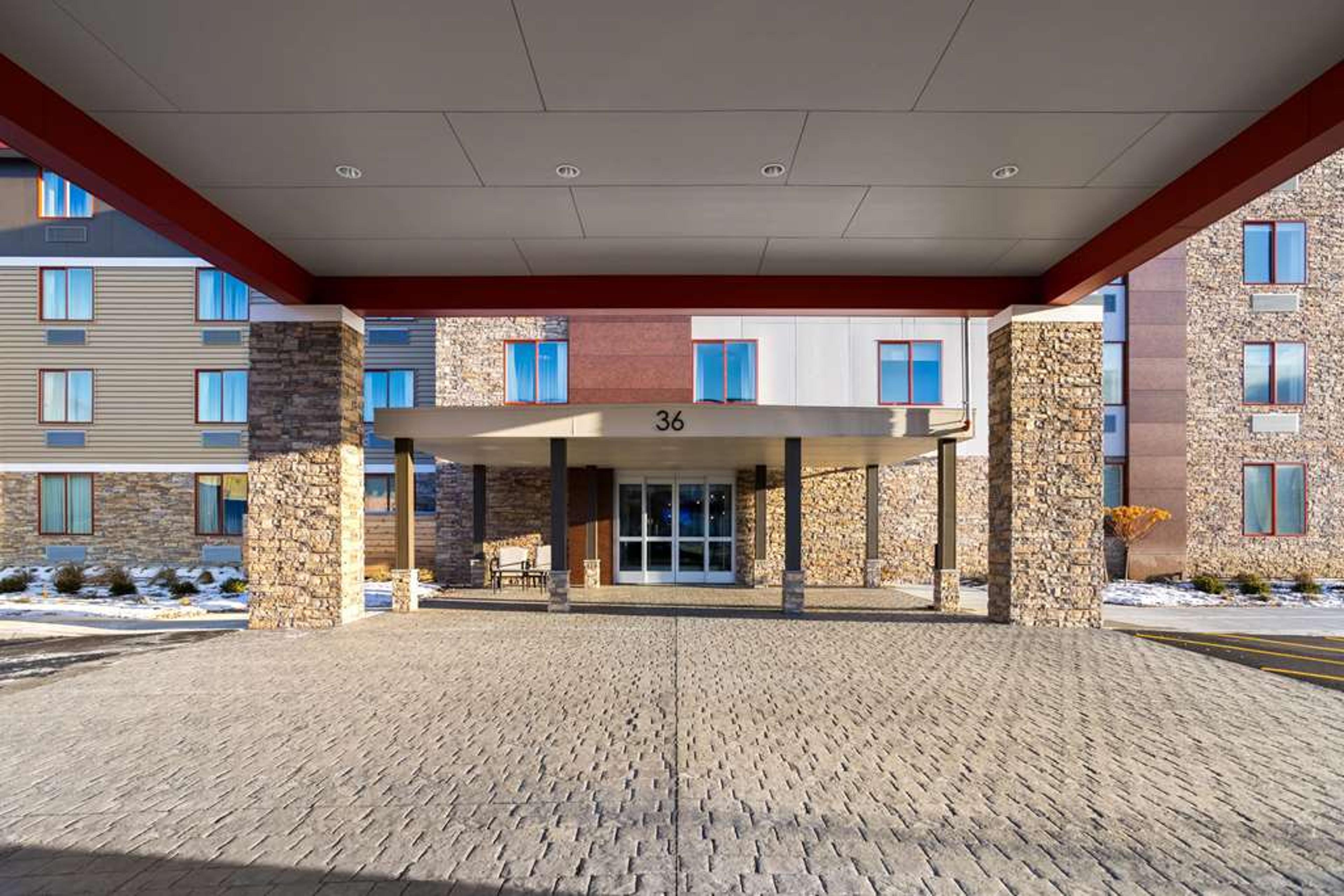 LA QUINTA INN & SUITES BY WYNDHAM W