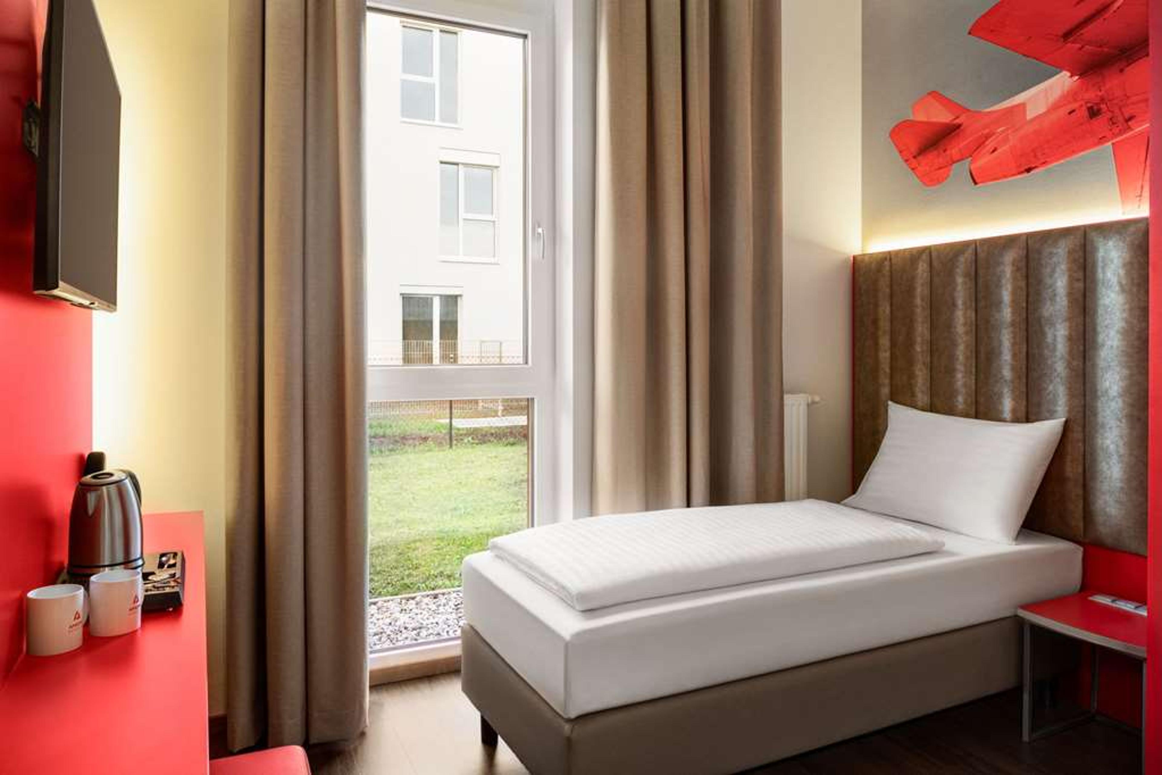 AMEDIA EXPRESS GRAZ AIRPORT, TRADEM