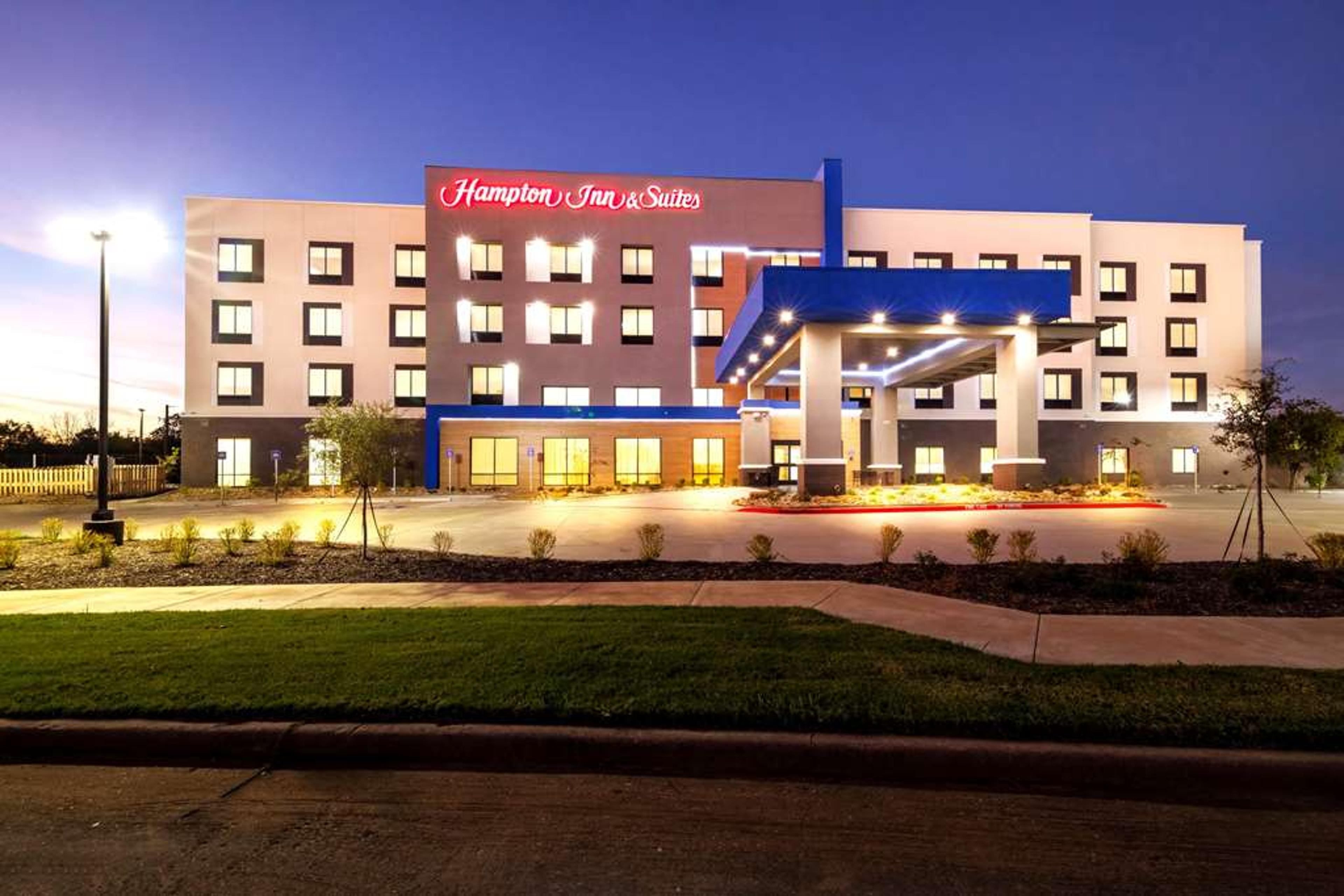 HAMPTON INN AND SUITES SHERMAN
