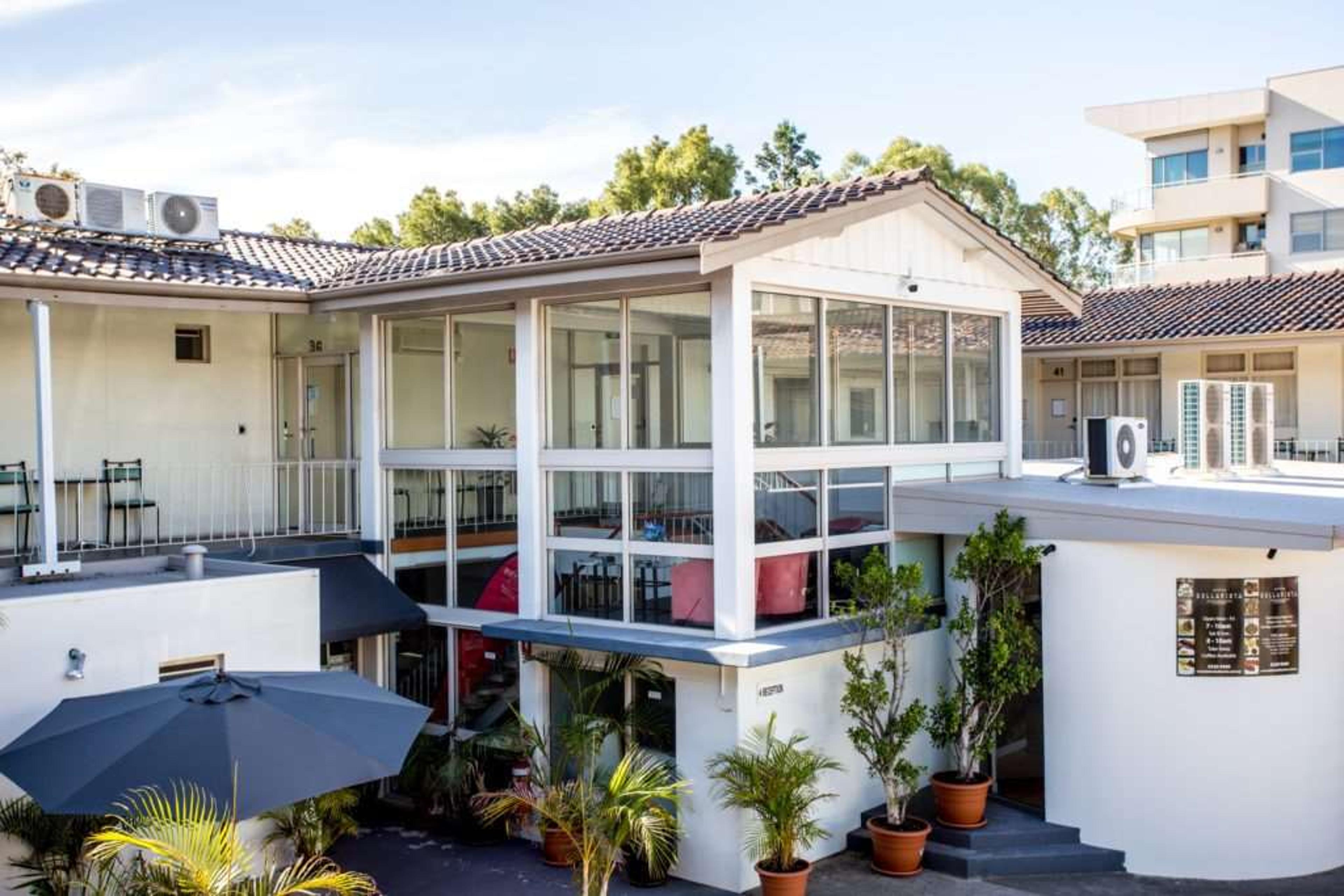 BAILEYS PARKSIDE MOTEL