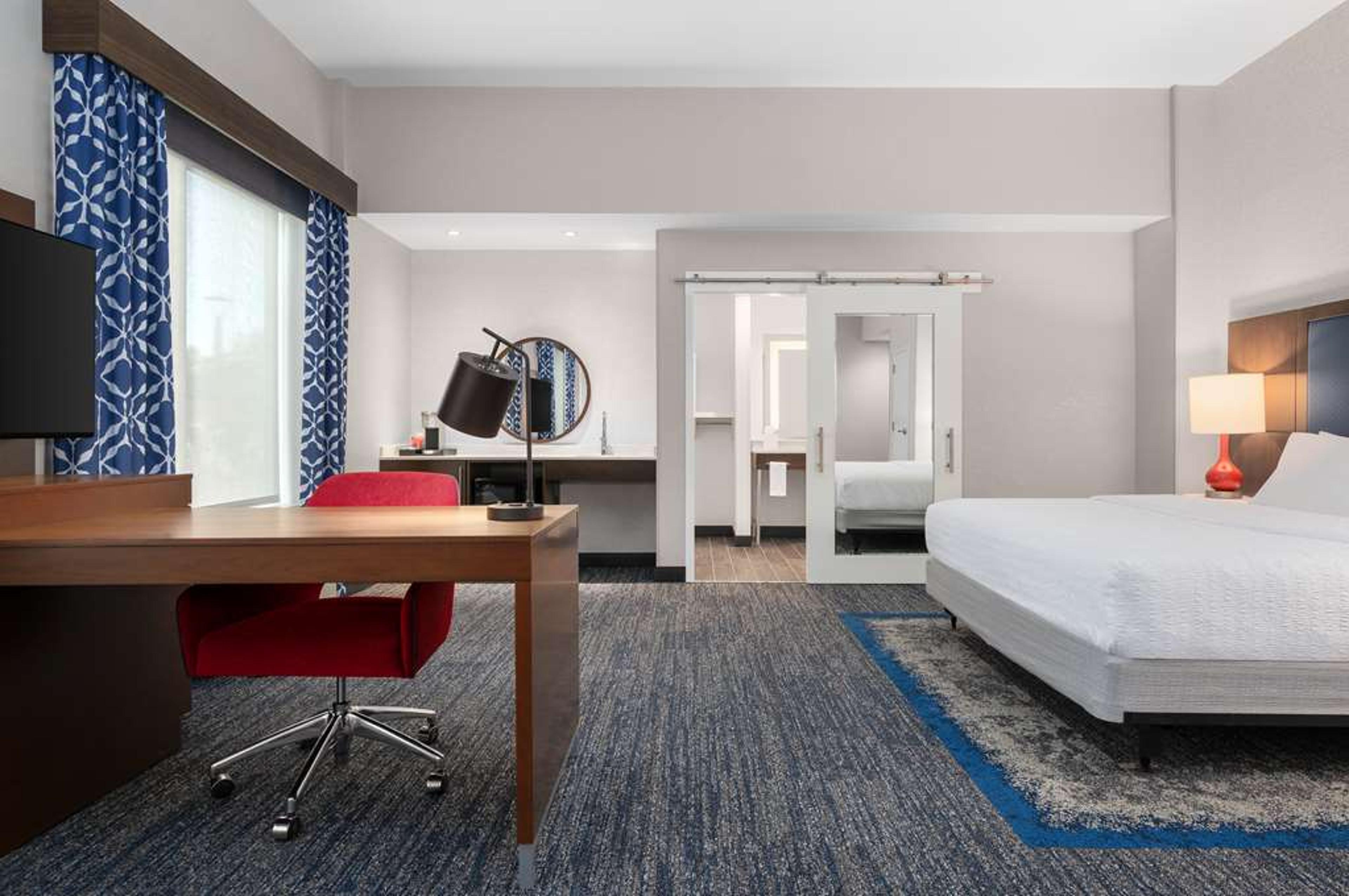 HAMPTON INN AND SUITES PITTSBORO