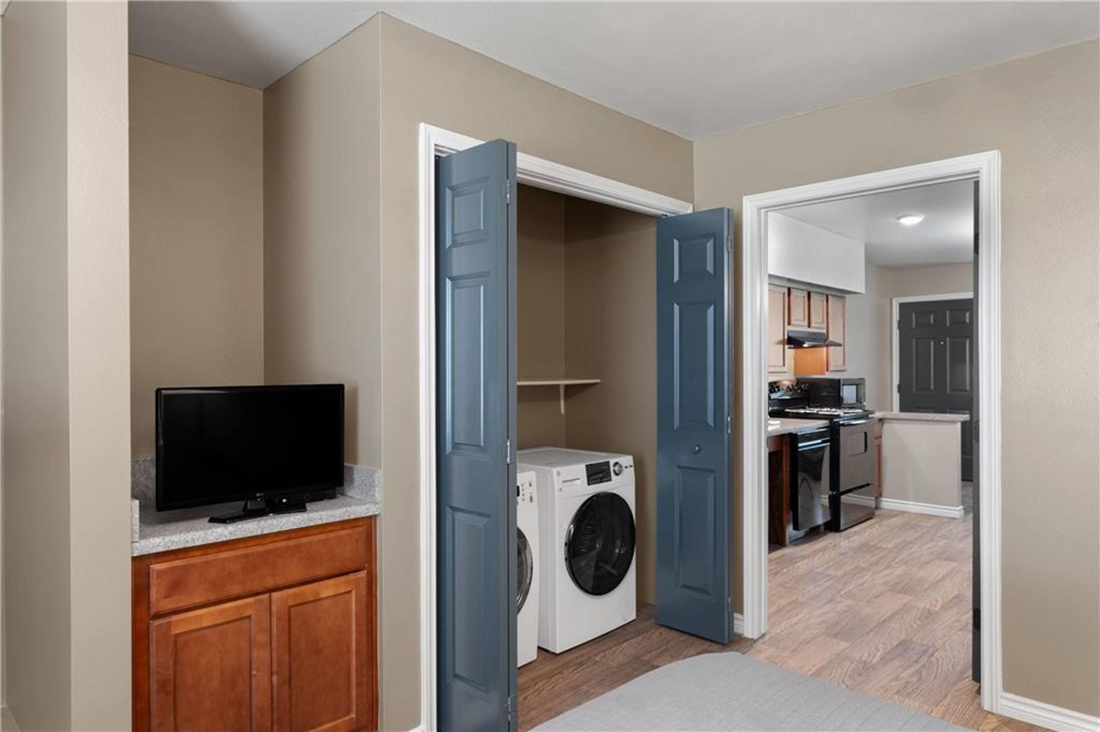 EAGLES DEN SUITES ANDREWS A TRAVELO
