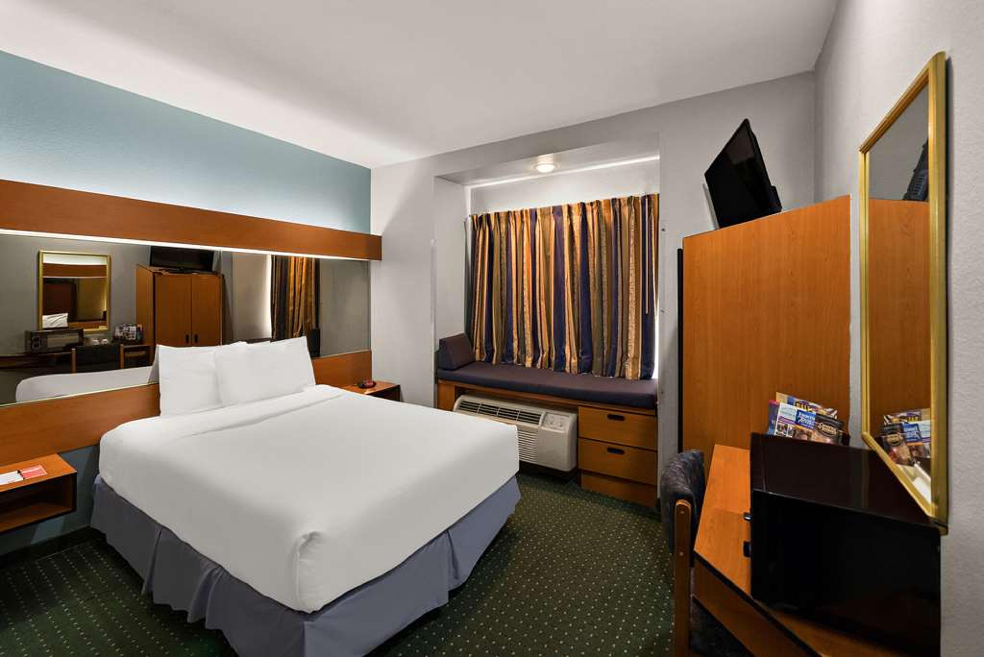 ECONO LODGE INN AND SUITES MESQUITE