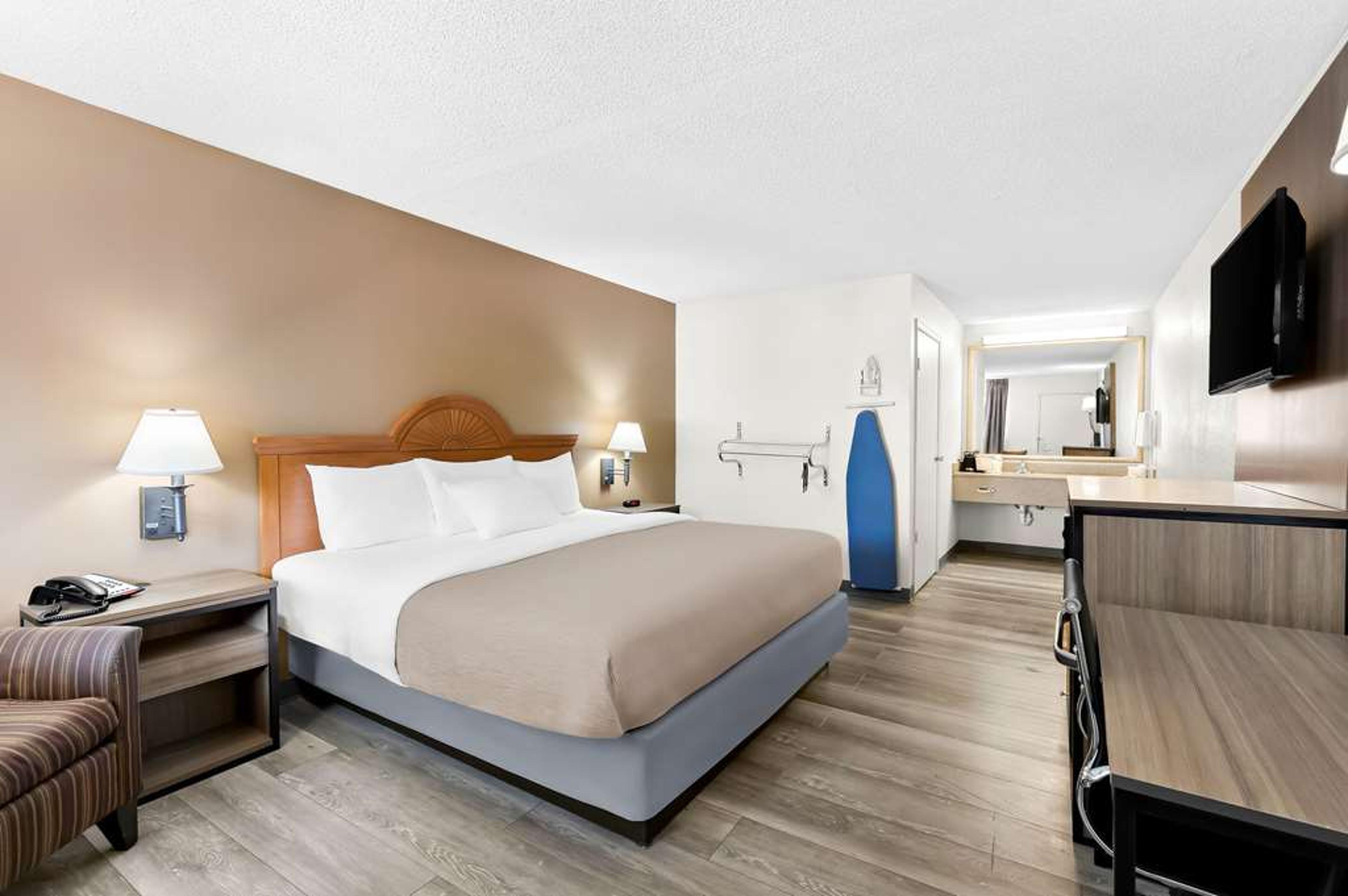 QUALITY INN CLEVELAND AIRPORT