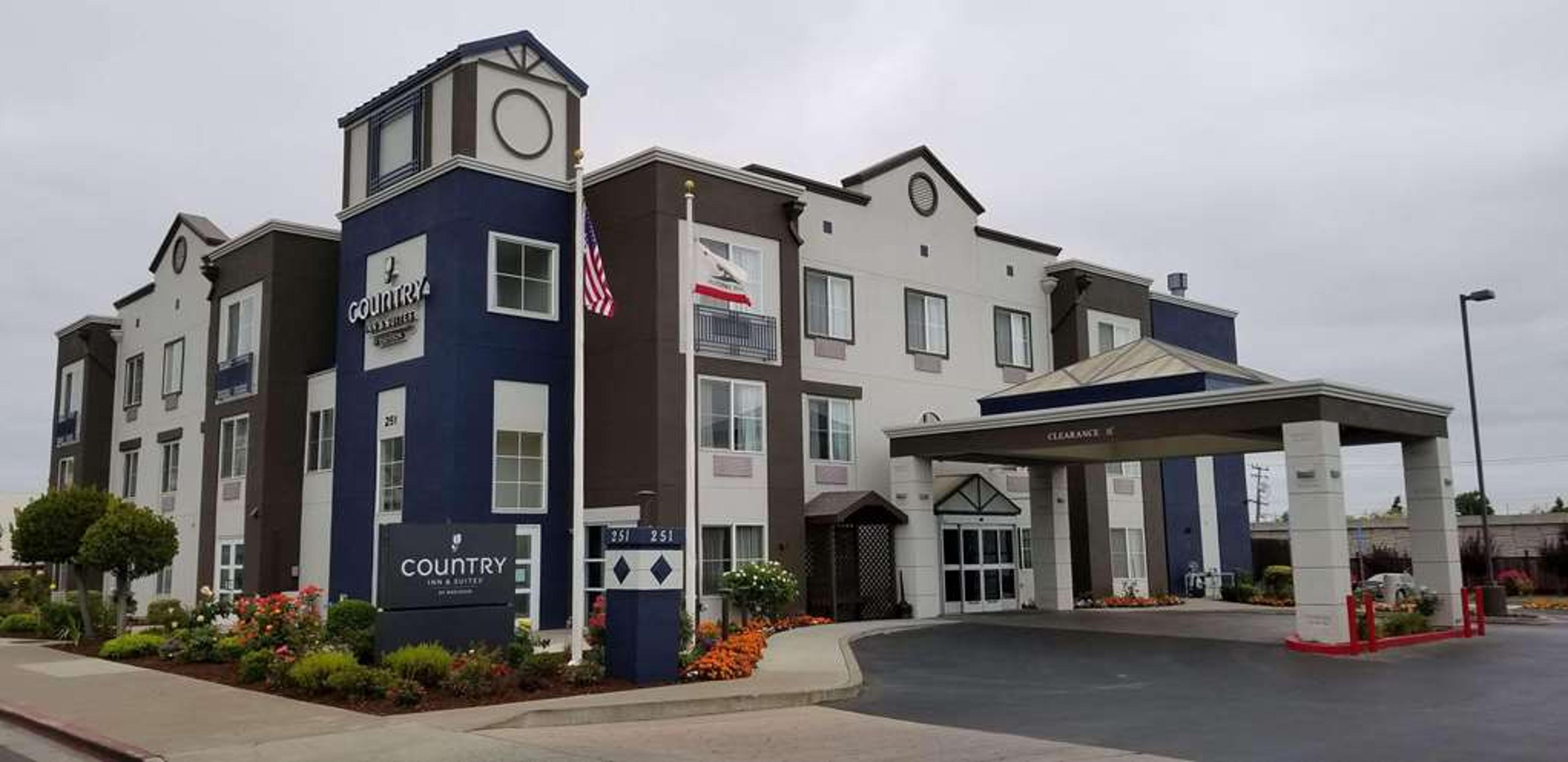 COUNTRY INN AND SUITES BY RADISSON