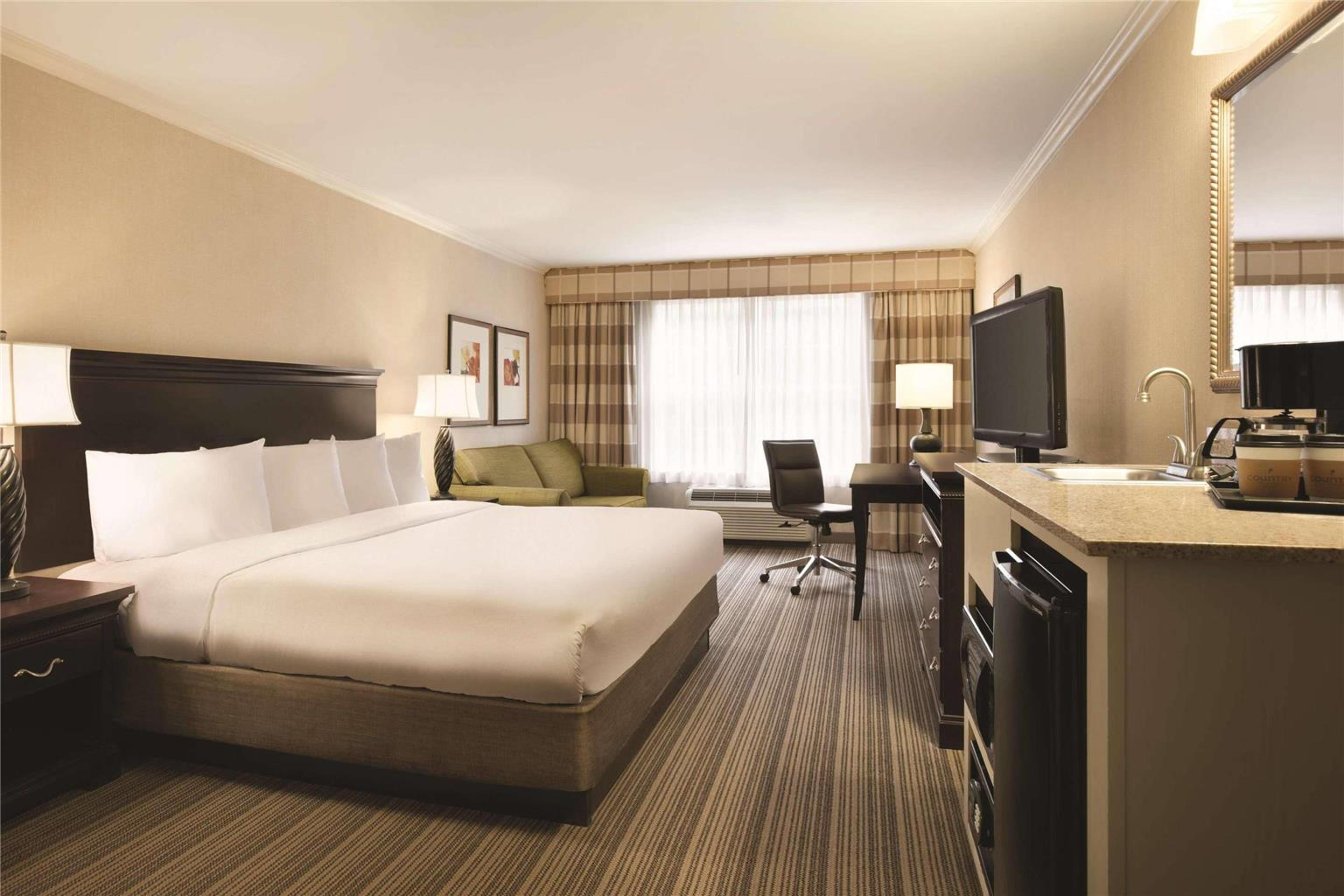 COUNTRY INN AND SUITES BY RADISSON