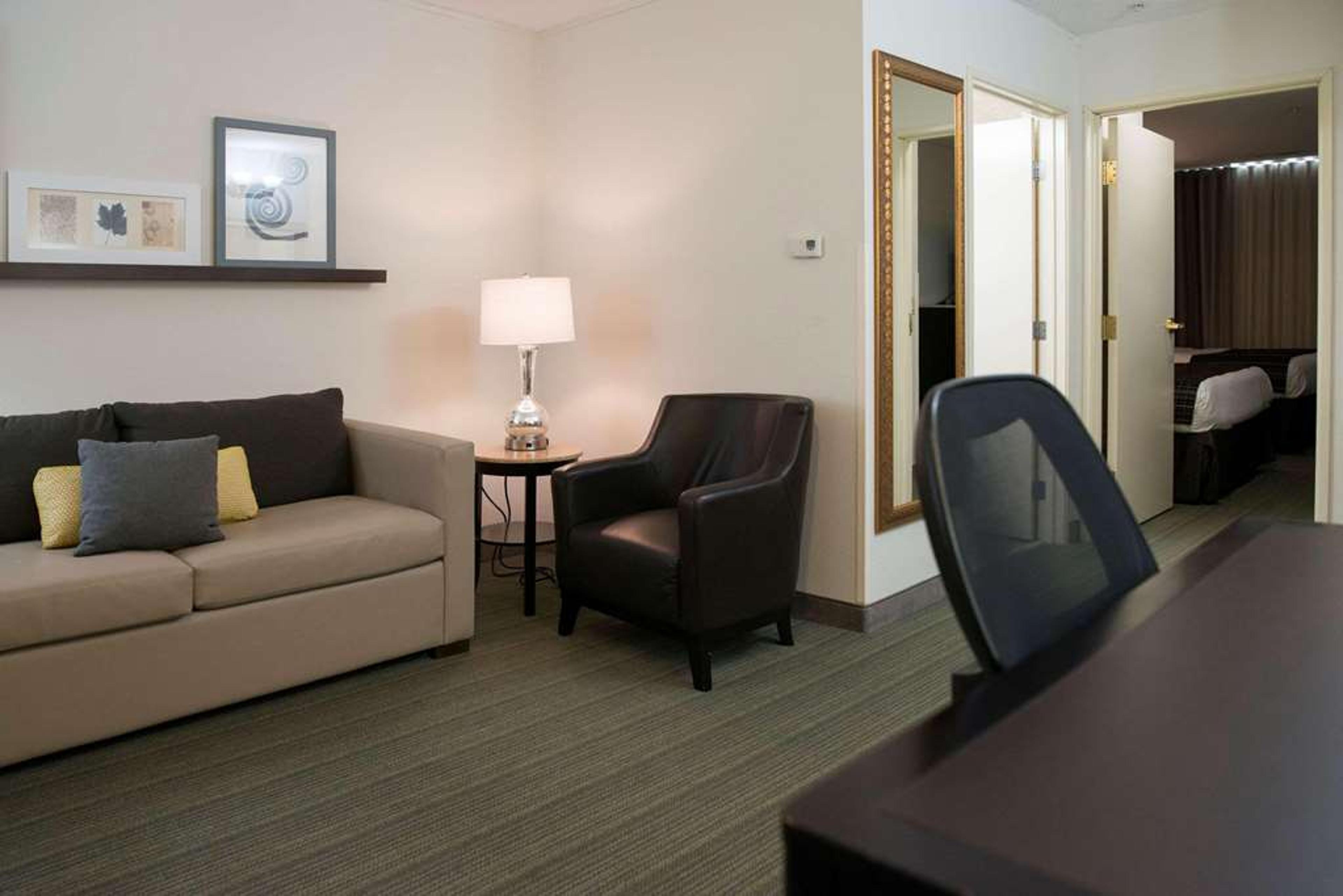 COUNTRY INN & SUITES BY RADISSON EF