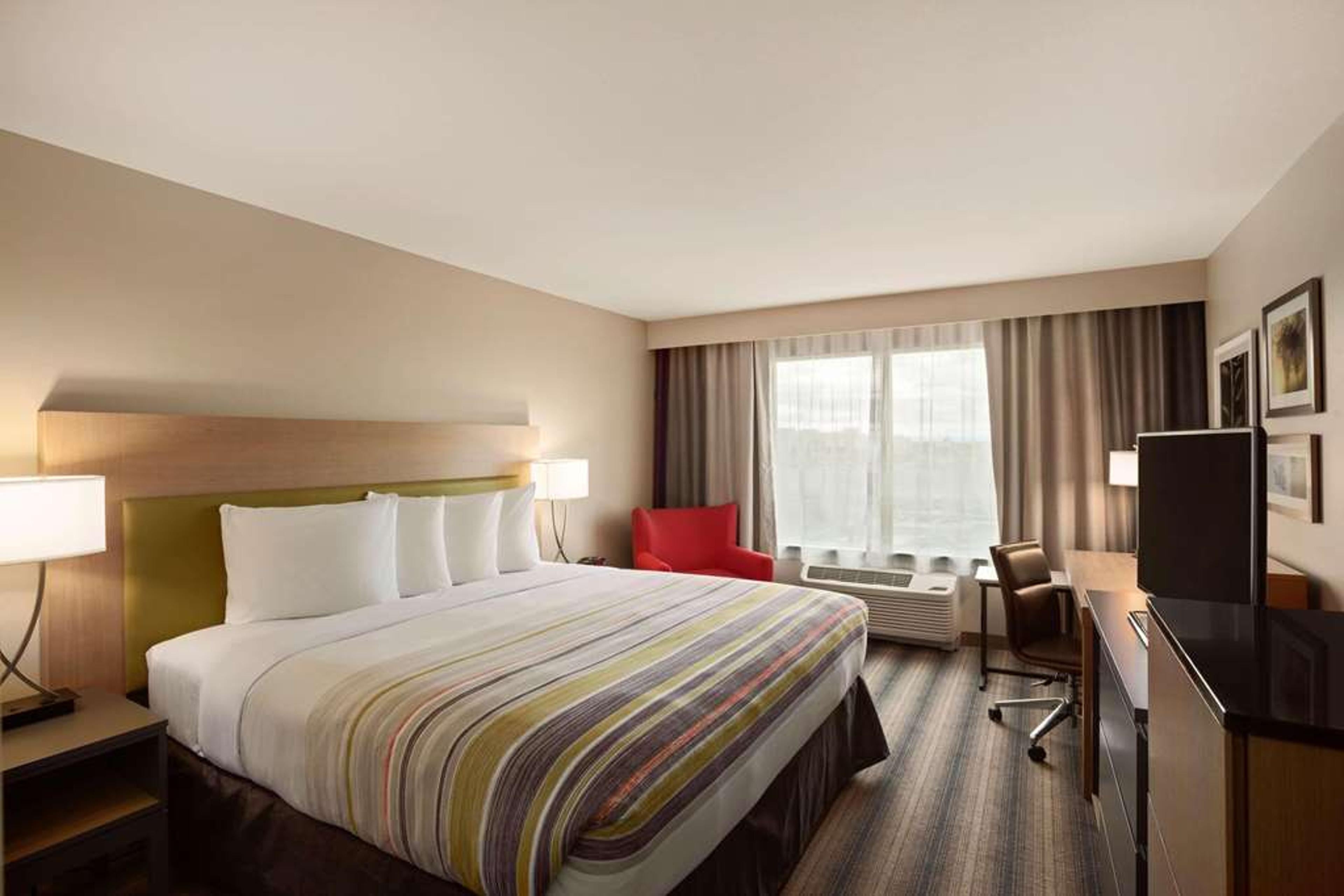 COUNTRY INN & SUITES BY RADISSON SH