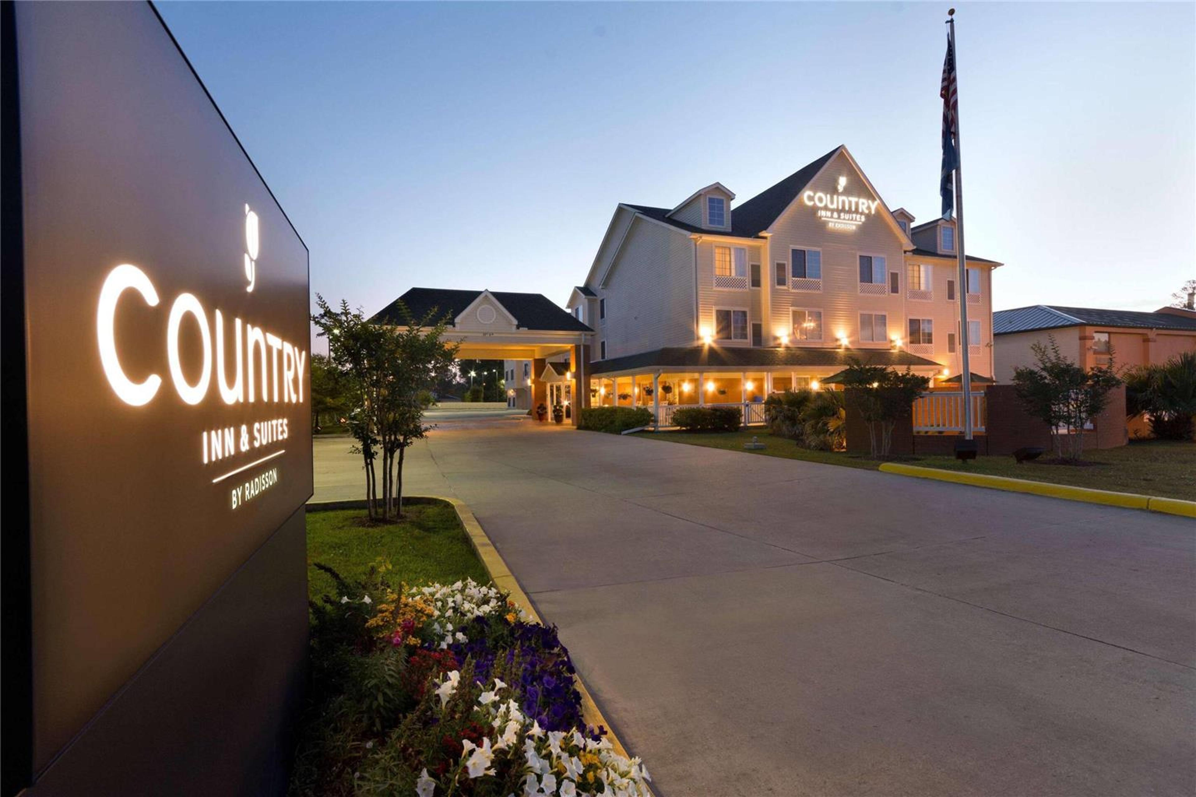 COUNTRY INN & SUITES BY RADISSON CO