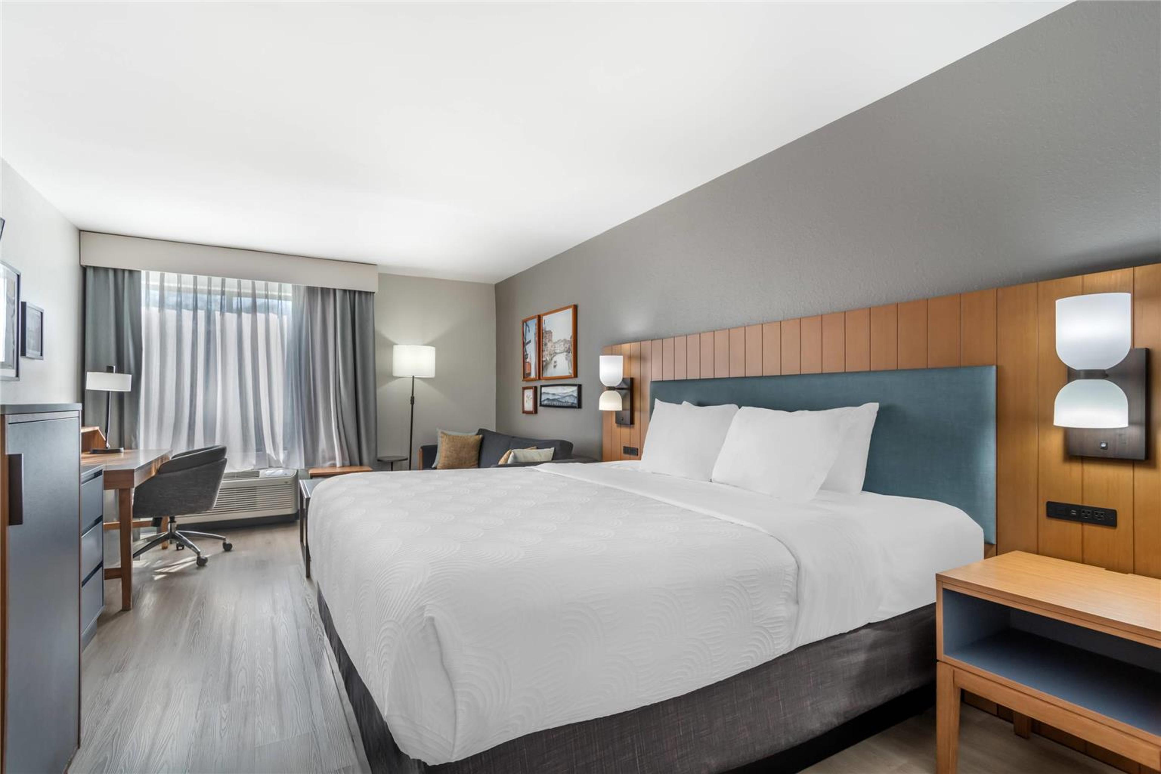 COUNTRY INN & SUITES BY RADISSON SH
