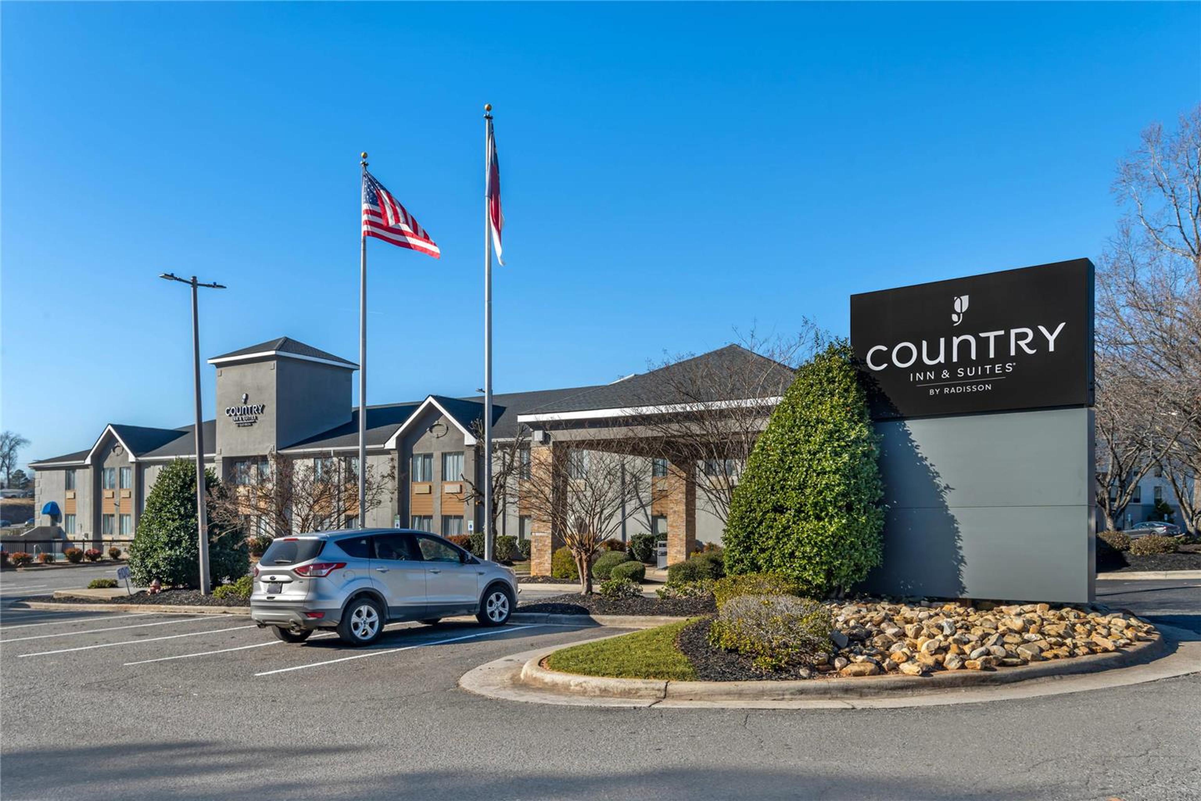 COUNTRY INN & SUITES BY RADISSON SH