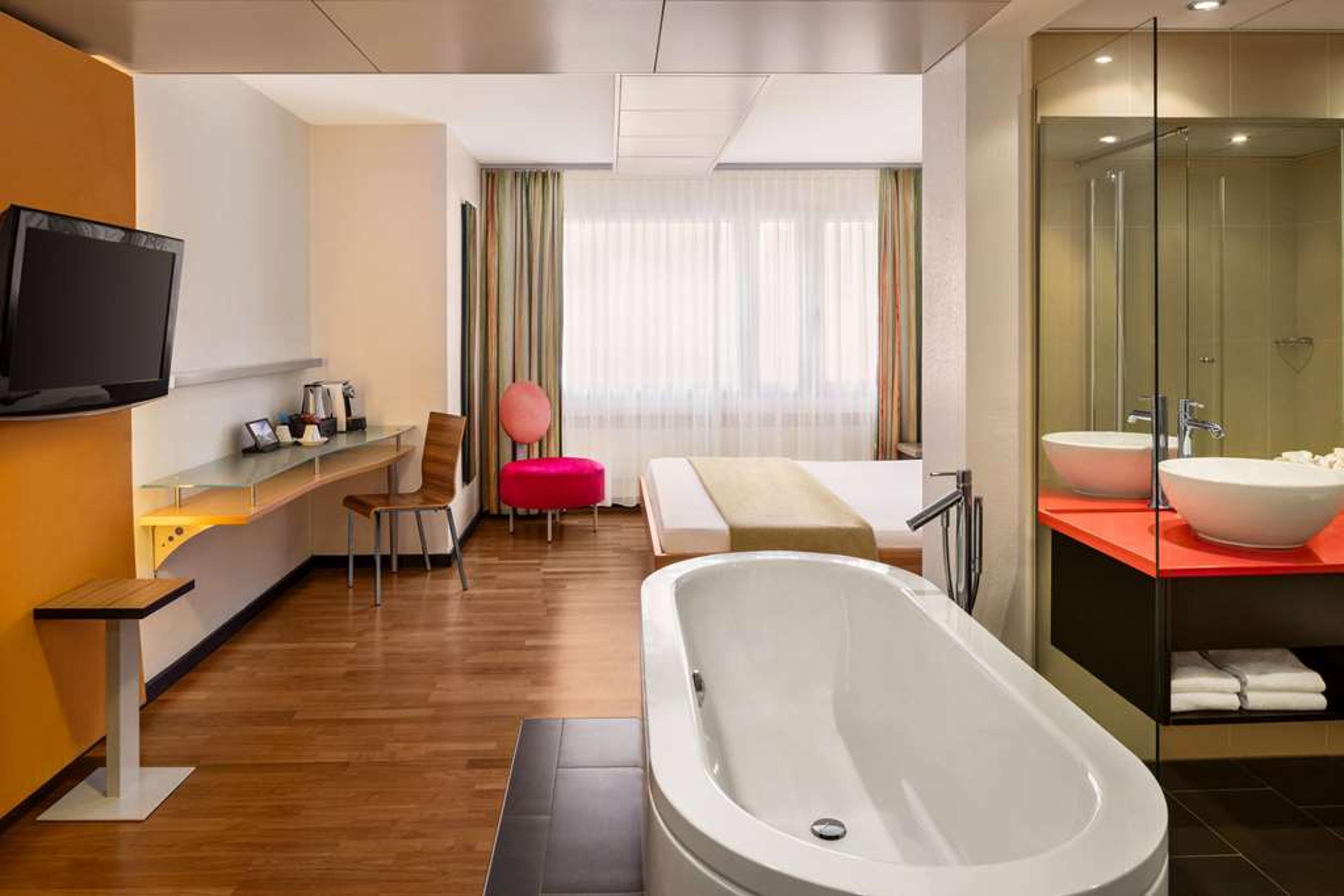 RAMADA BY WYNDHAM BADEN DU PARC