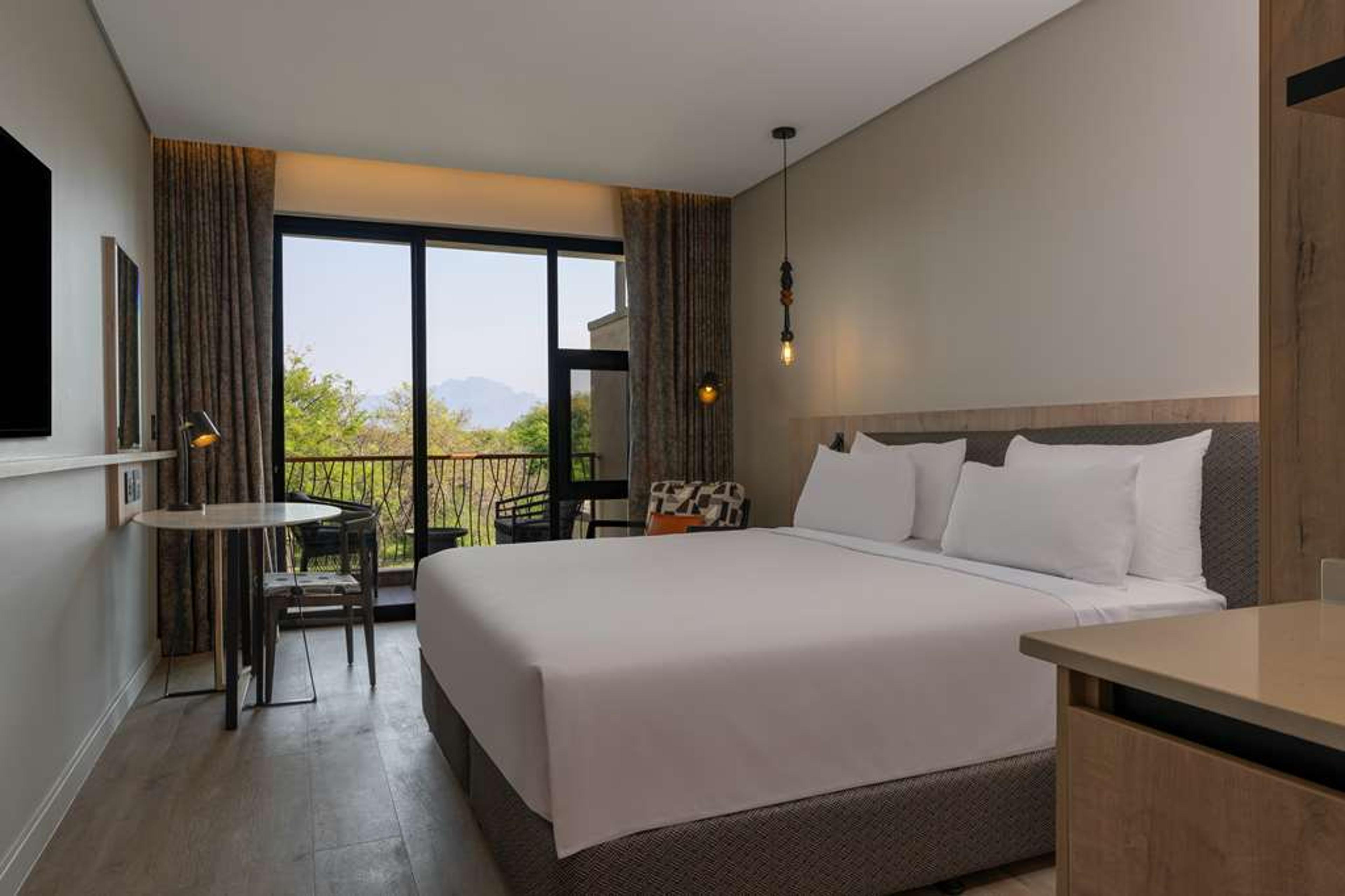 RADISSON SAFARI HOTEL HOEDSPRUIT