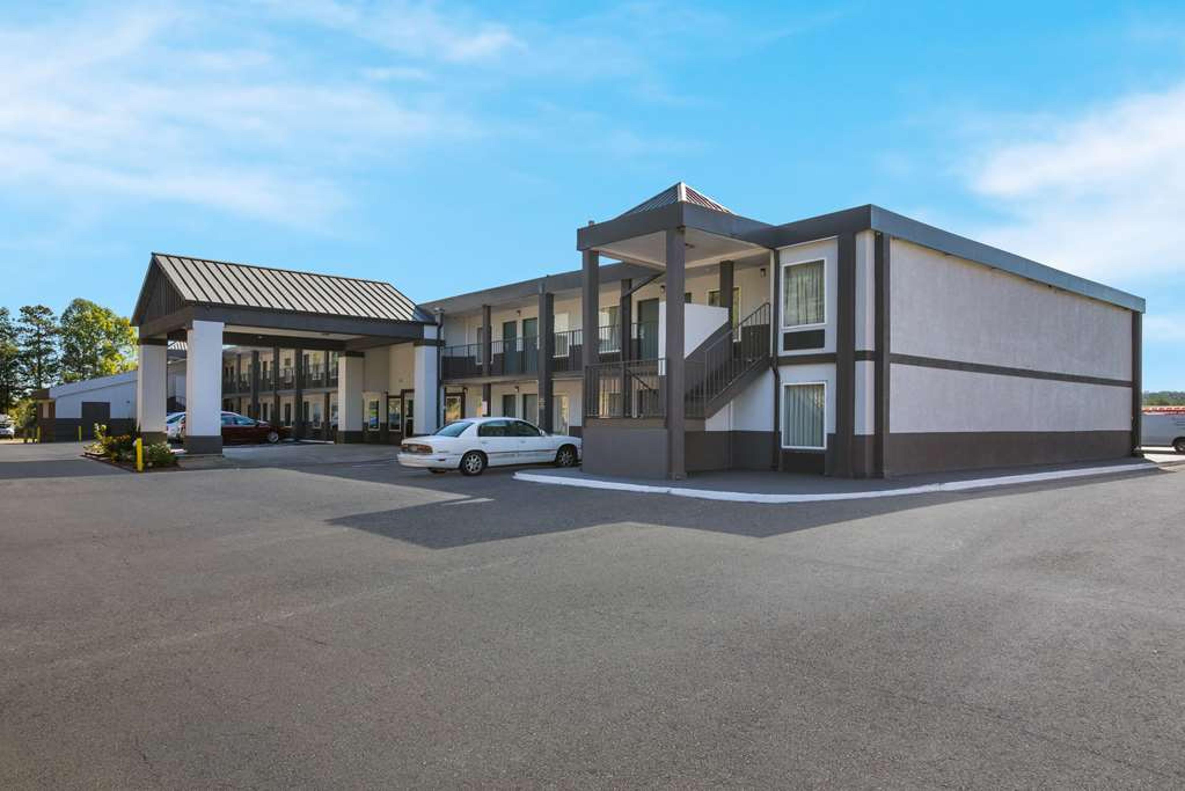 RODEWAY INN COMMERCE