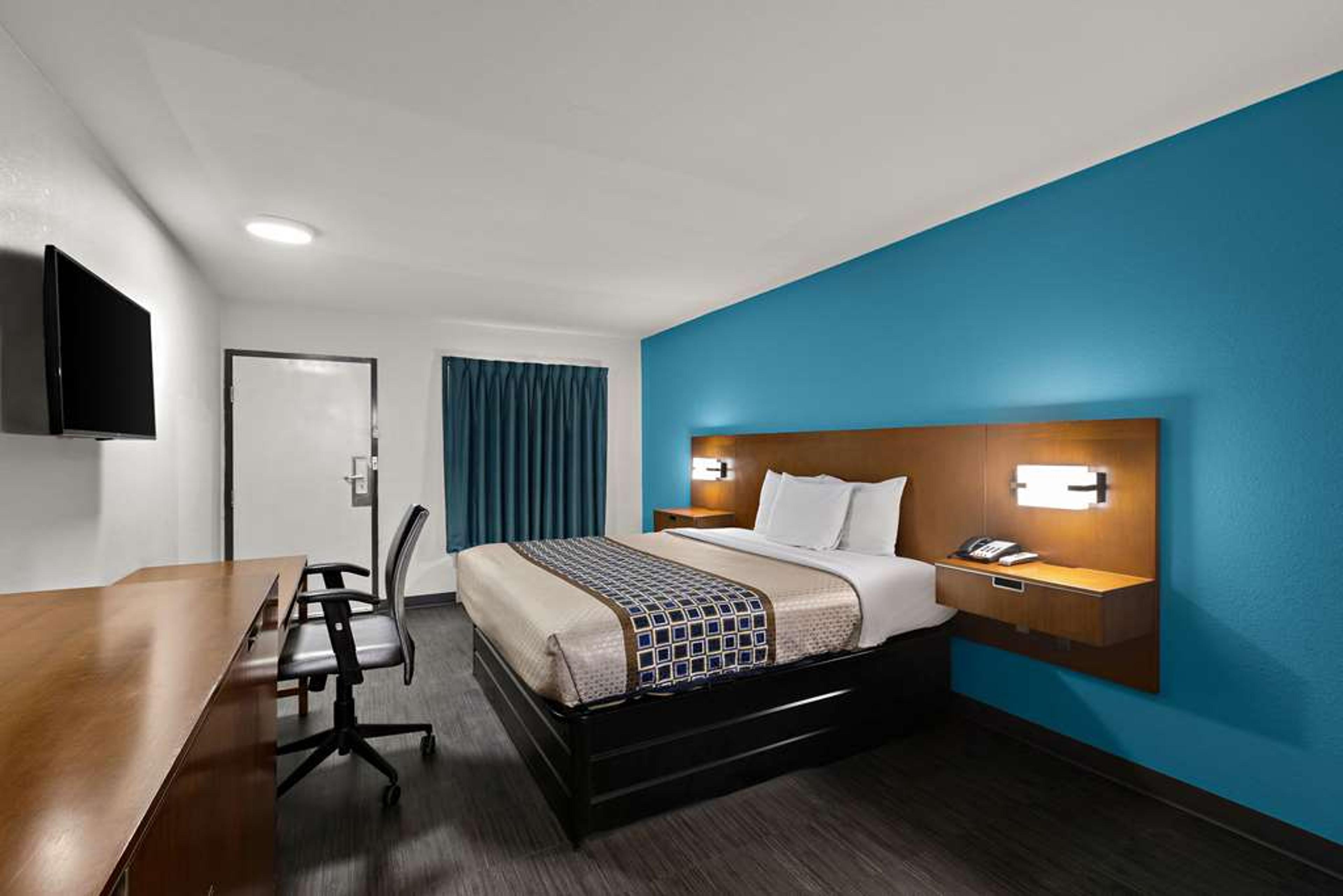 RODEWAY INN COMMERCE
