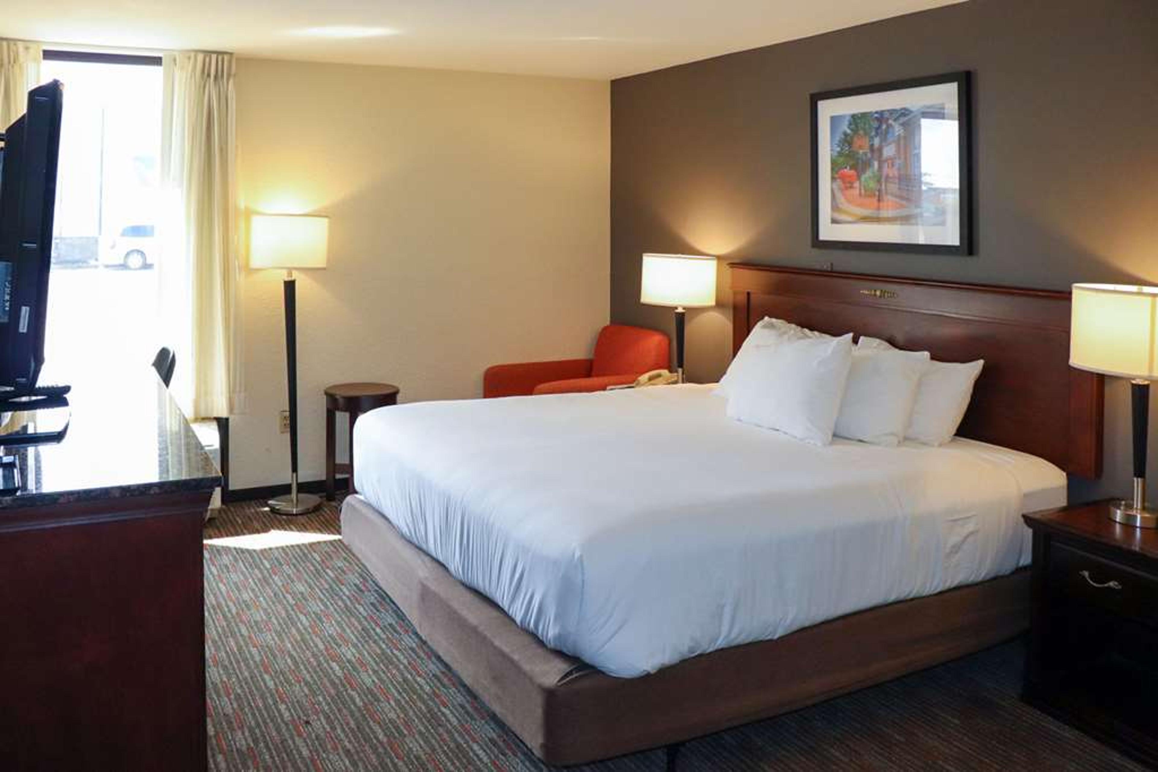Mustang Inn & Suites