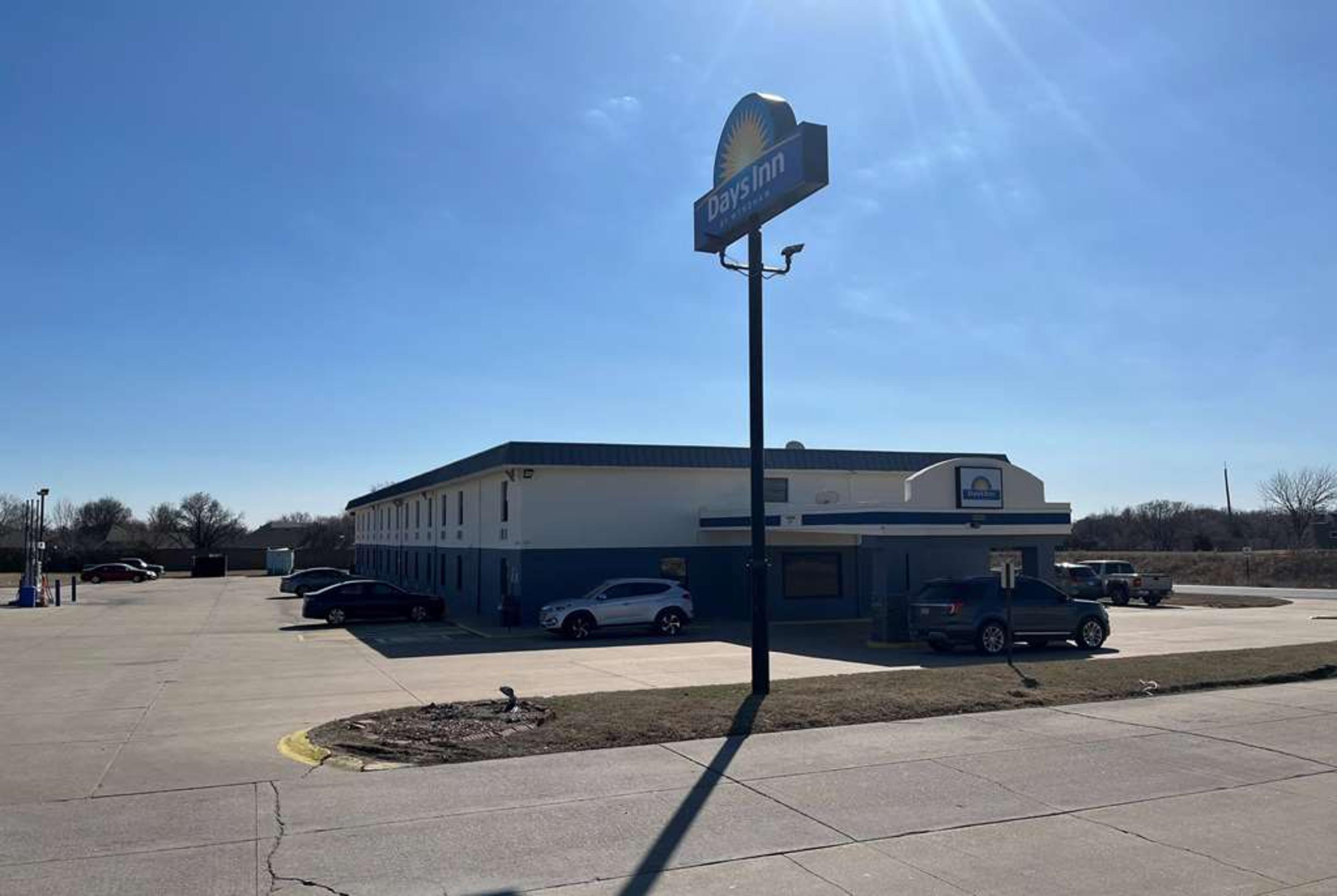 DAYS INN BY WYNDHAM PARK CITY KANSA