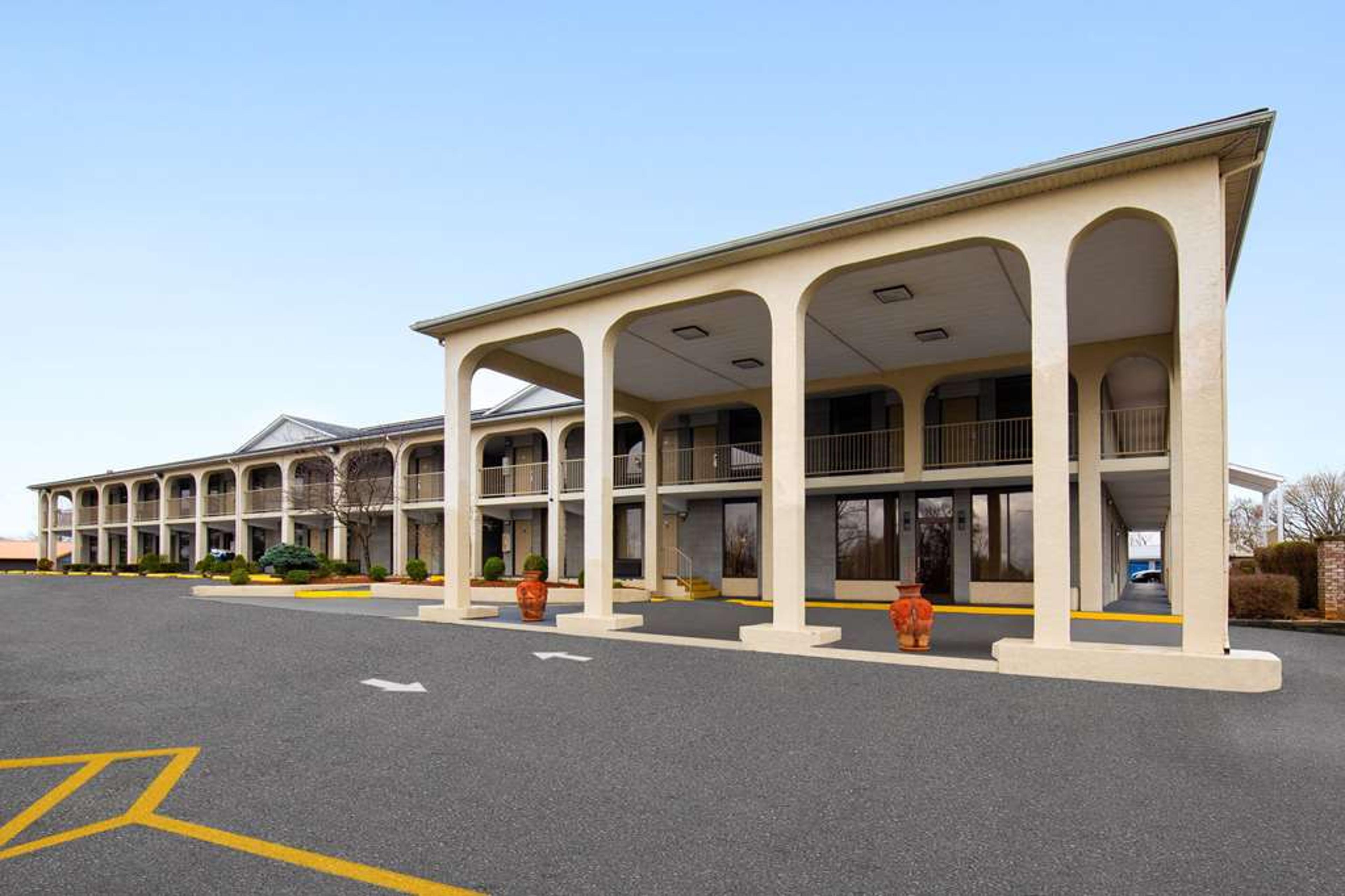 DAYS INN BY WYNDHAM COLUMBIA KENTUC