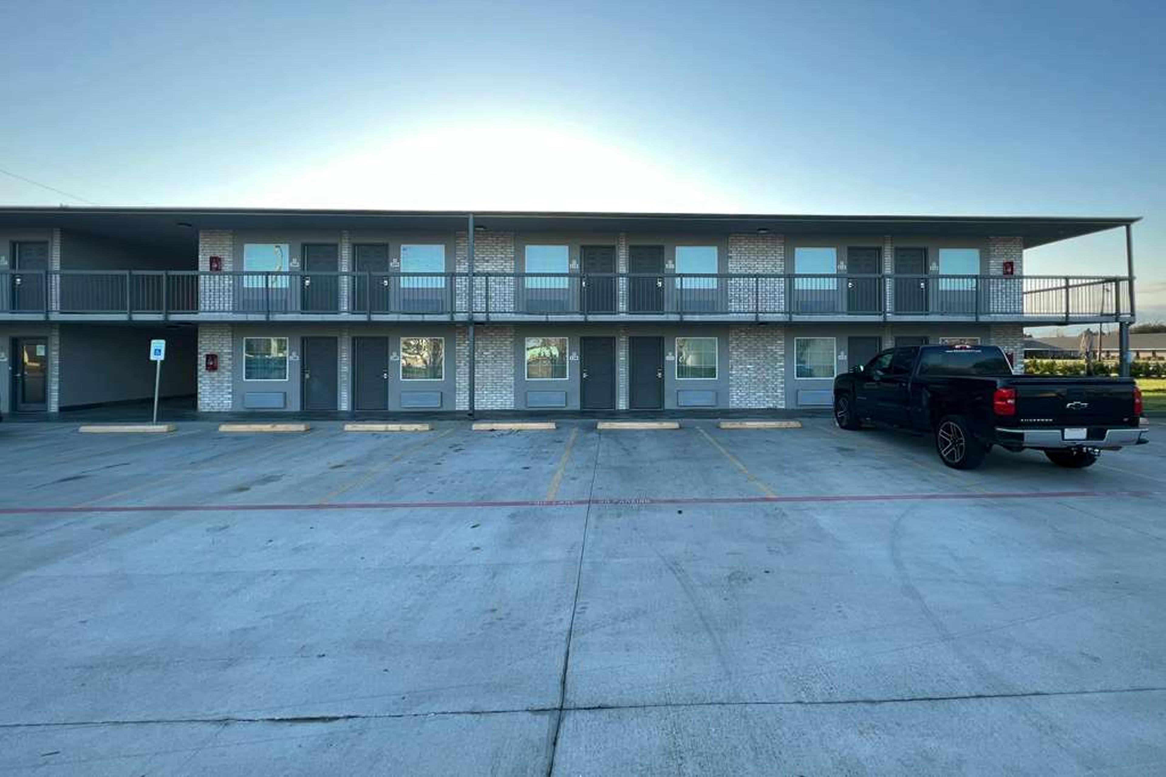 SUPER 8 BY WYNDHAM SULPHUR SOUTH