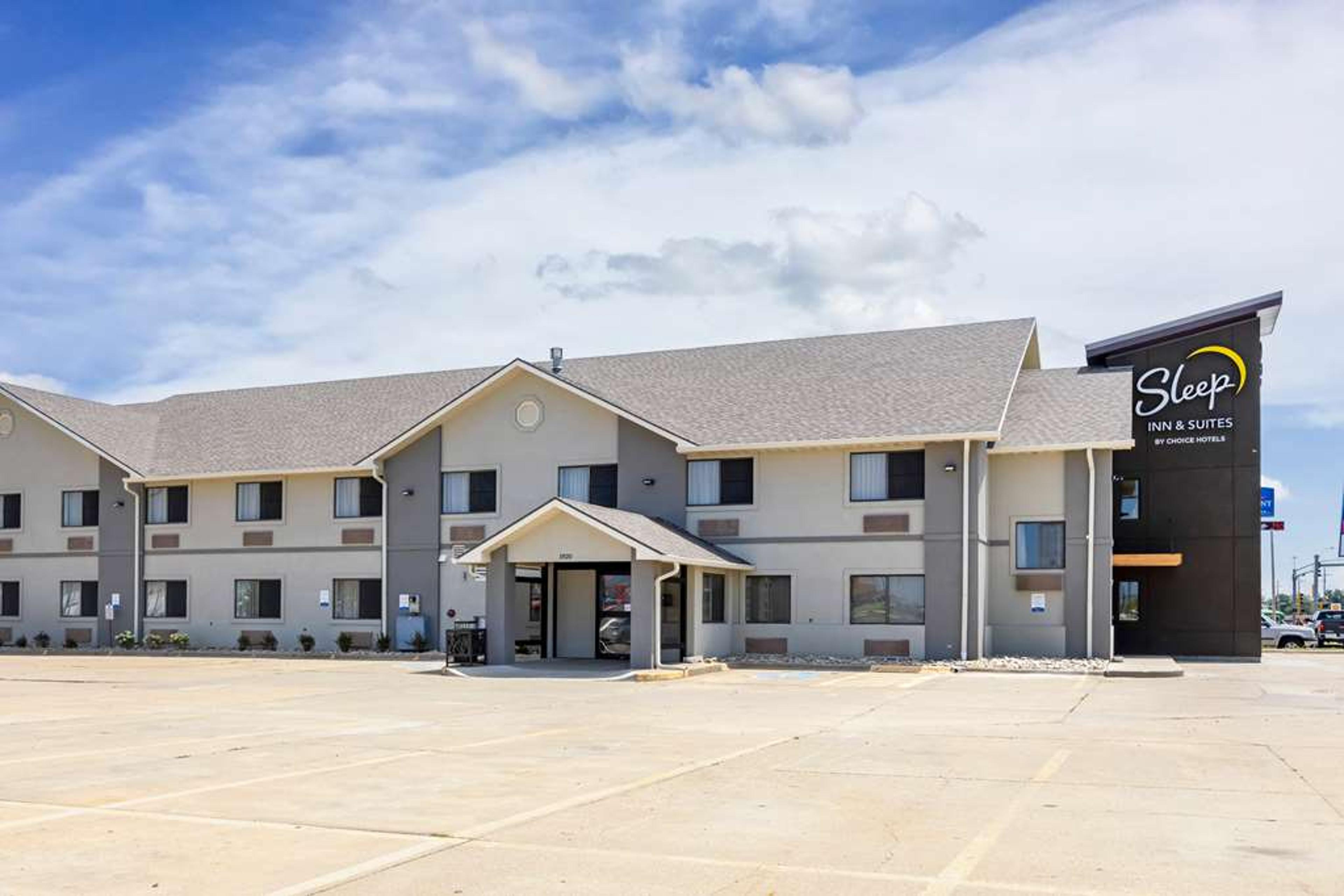 SLEEP INN AND SUITES SALINA I-135