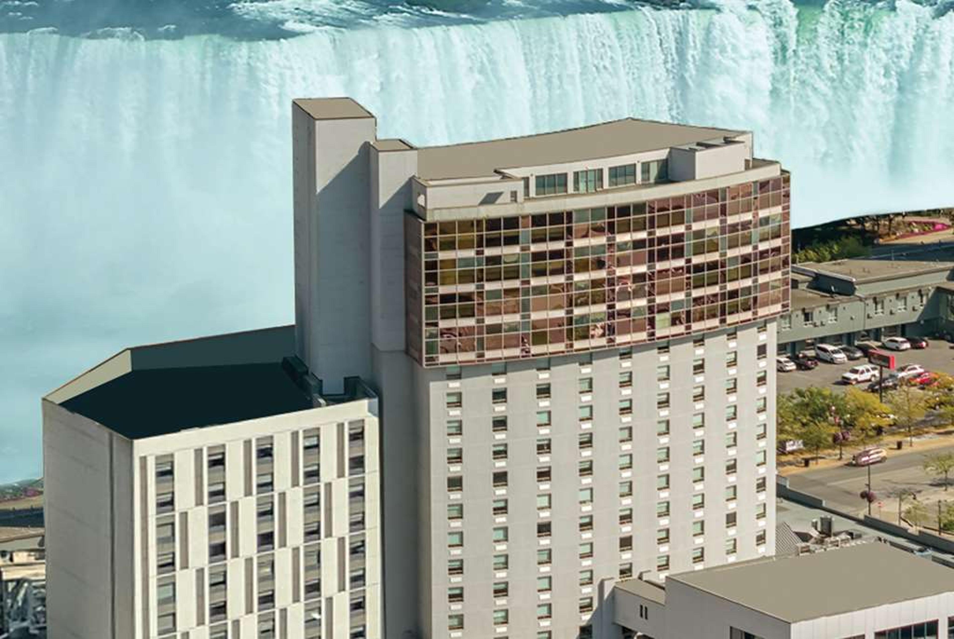WYNDHAM FALLSVIEW HOTEL
