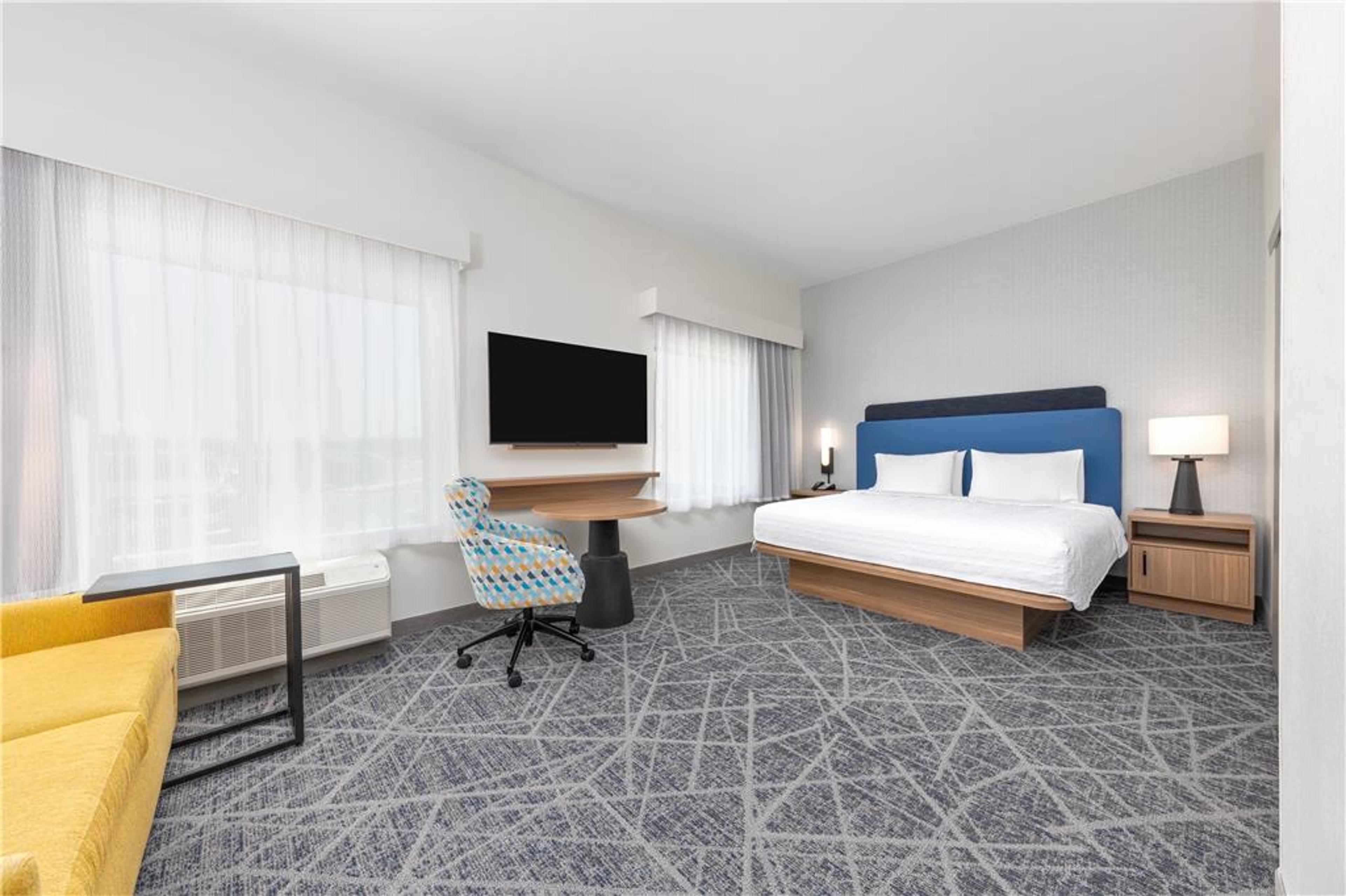 HAMPTON INN SUITES BY HLTN  AIRPORT