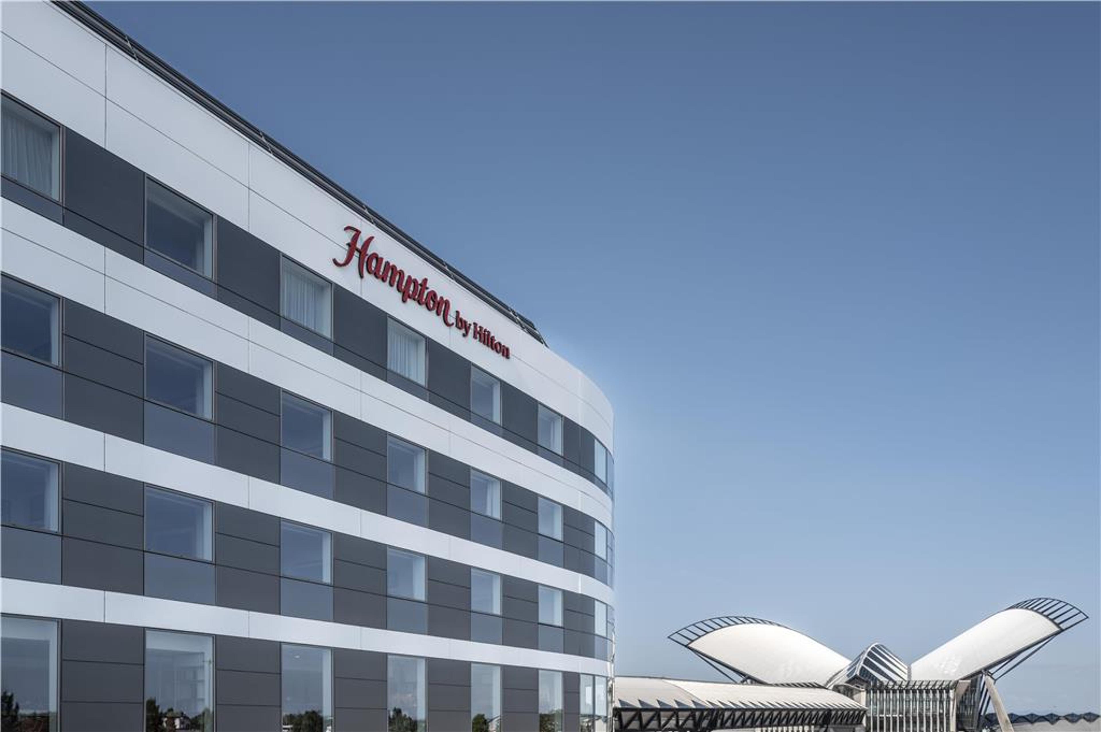 HAMPTON BY HILTON LYON AIRPORT